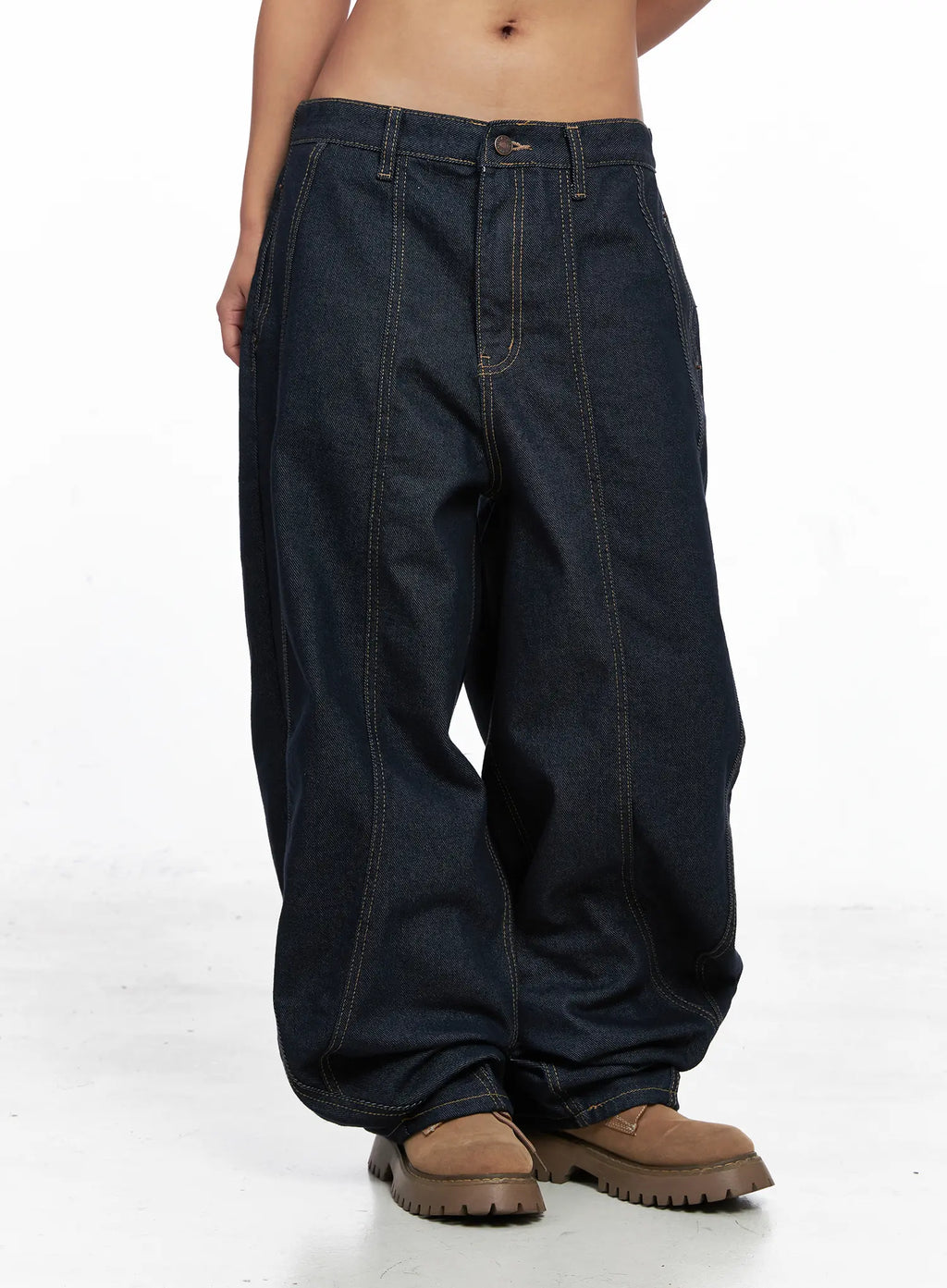 Tyler No-Fade Wide-Leg Jeans CO510