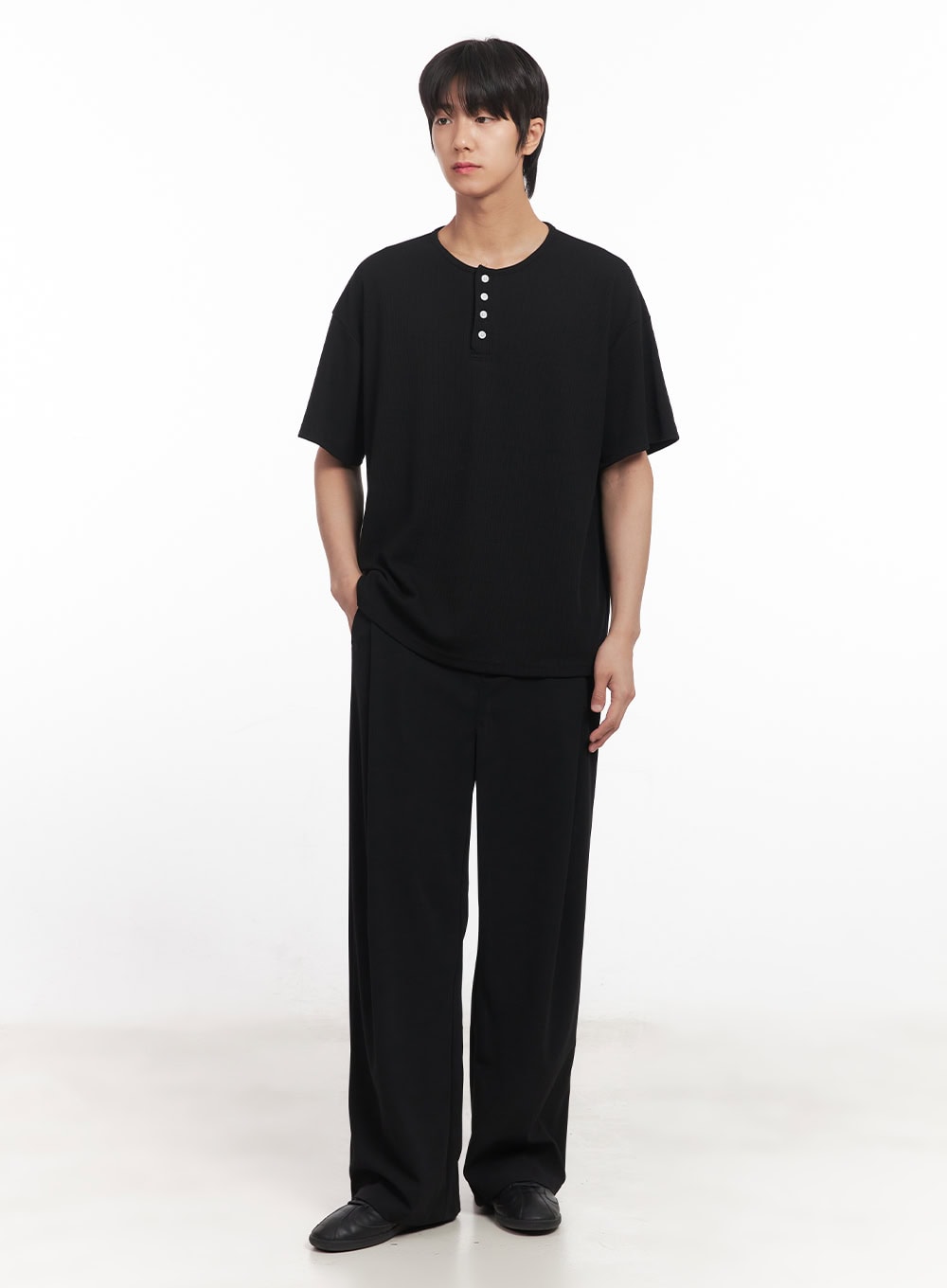 Men's Henley Neck Relaxed-Fit T-Shirt IA510