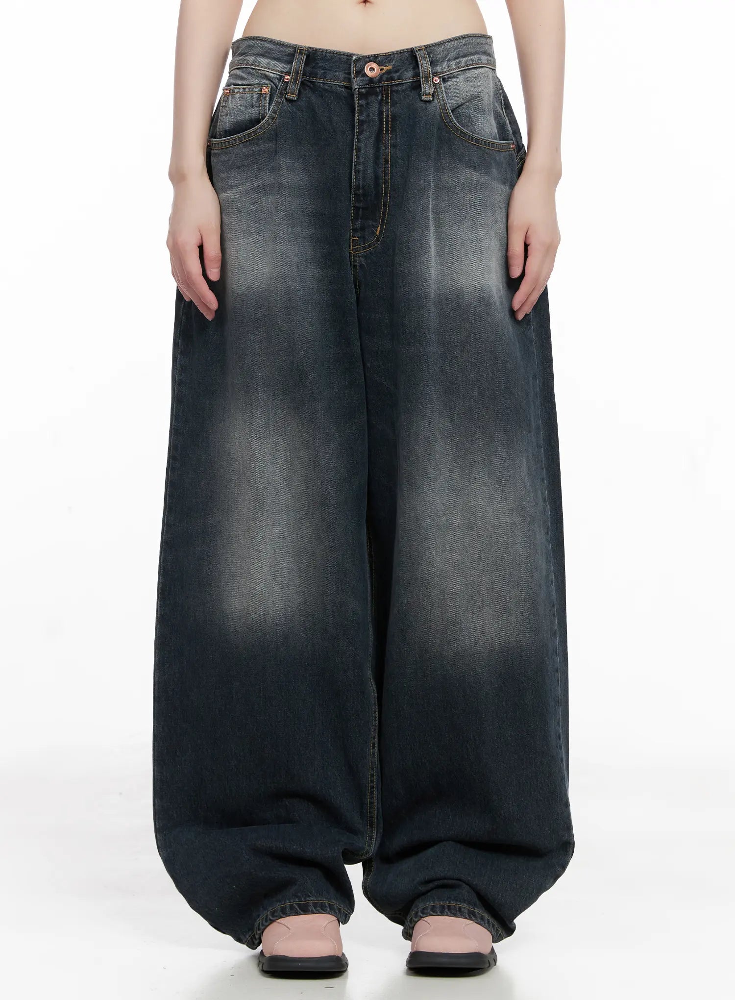 Celi Vintage Wash Wide-Leg Jeans CG515