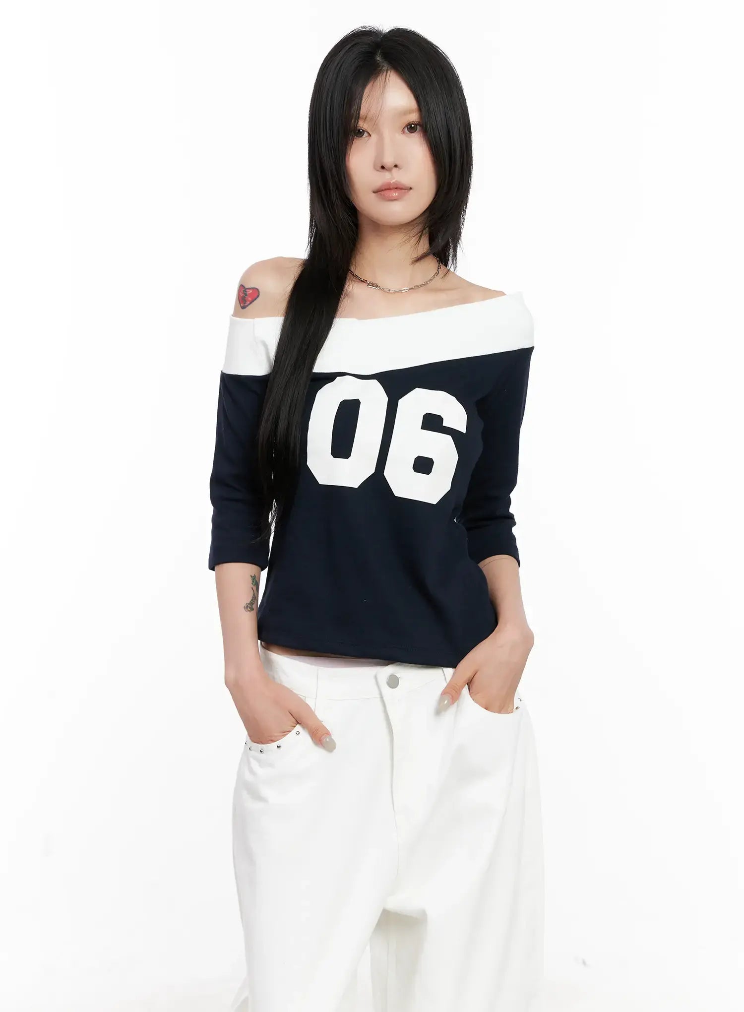 Contrast Number Off-Shoulder Tee CL525