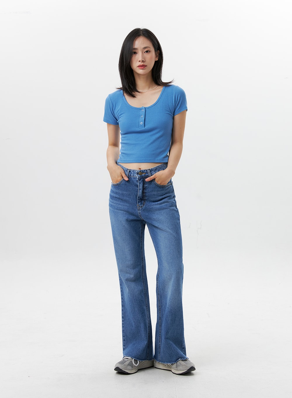 Buttoned U-Neck Crop Tee OG318