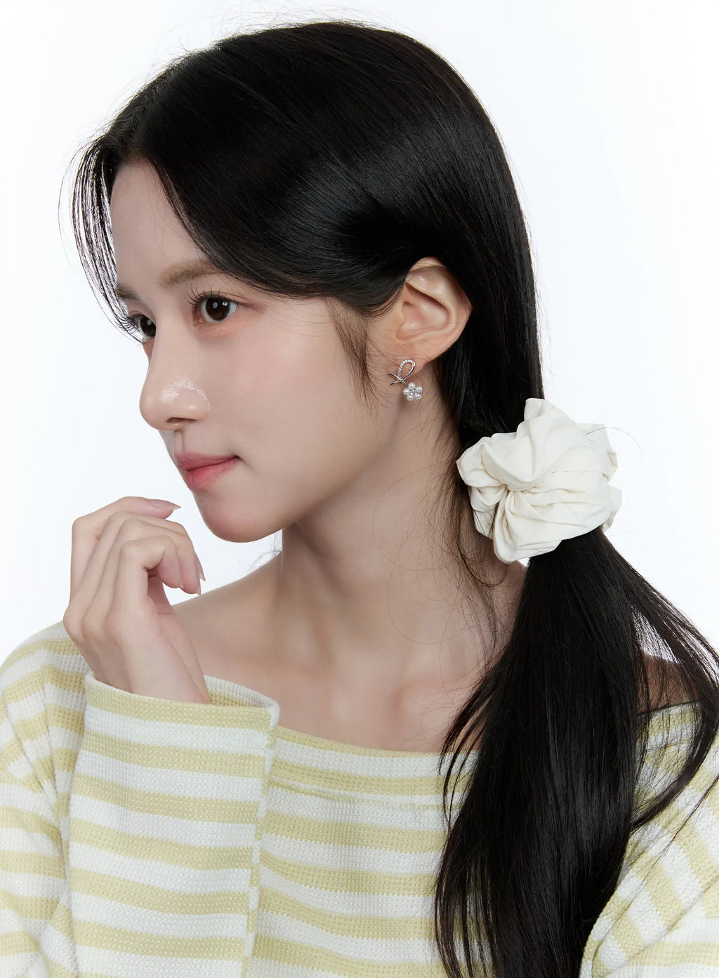 Petal-Shaped Lustrous Bead Earrings CC0608