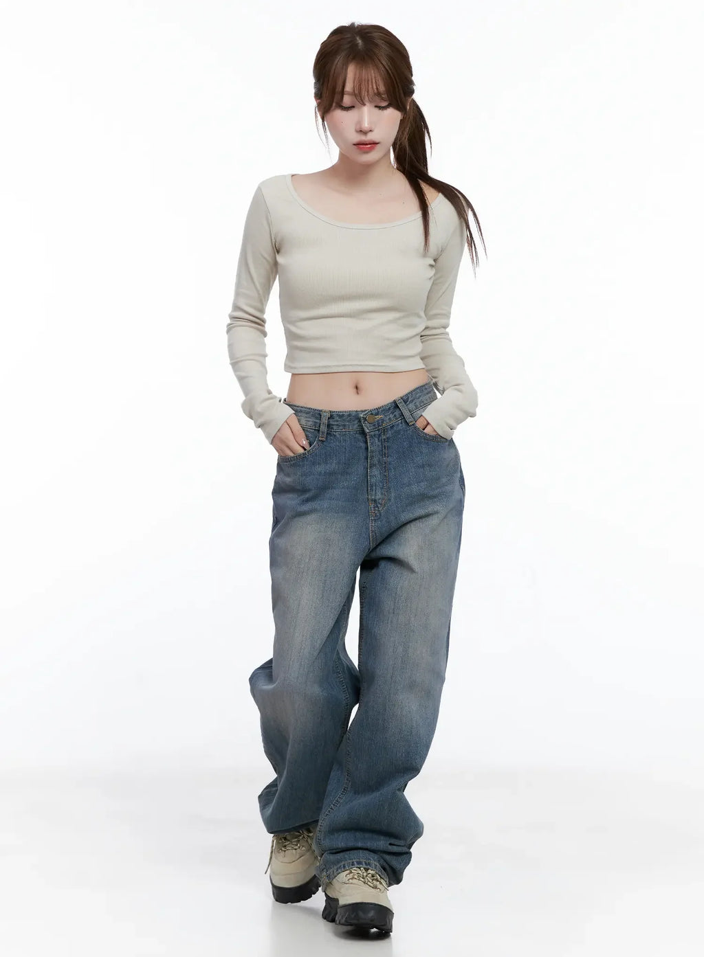 Basic U-Neck Long Sleeve Crop Tee CG529