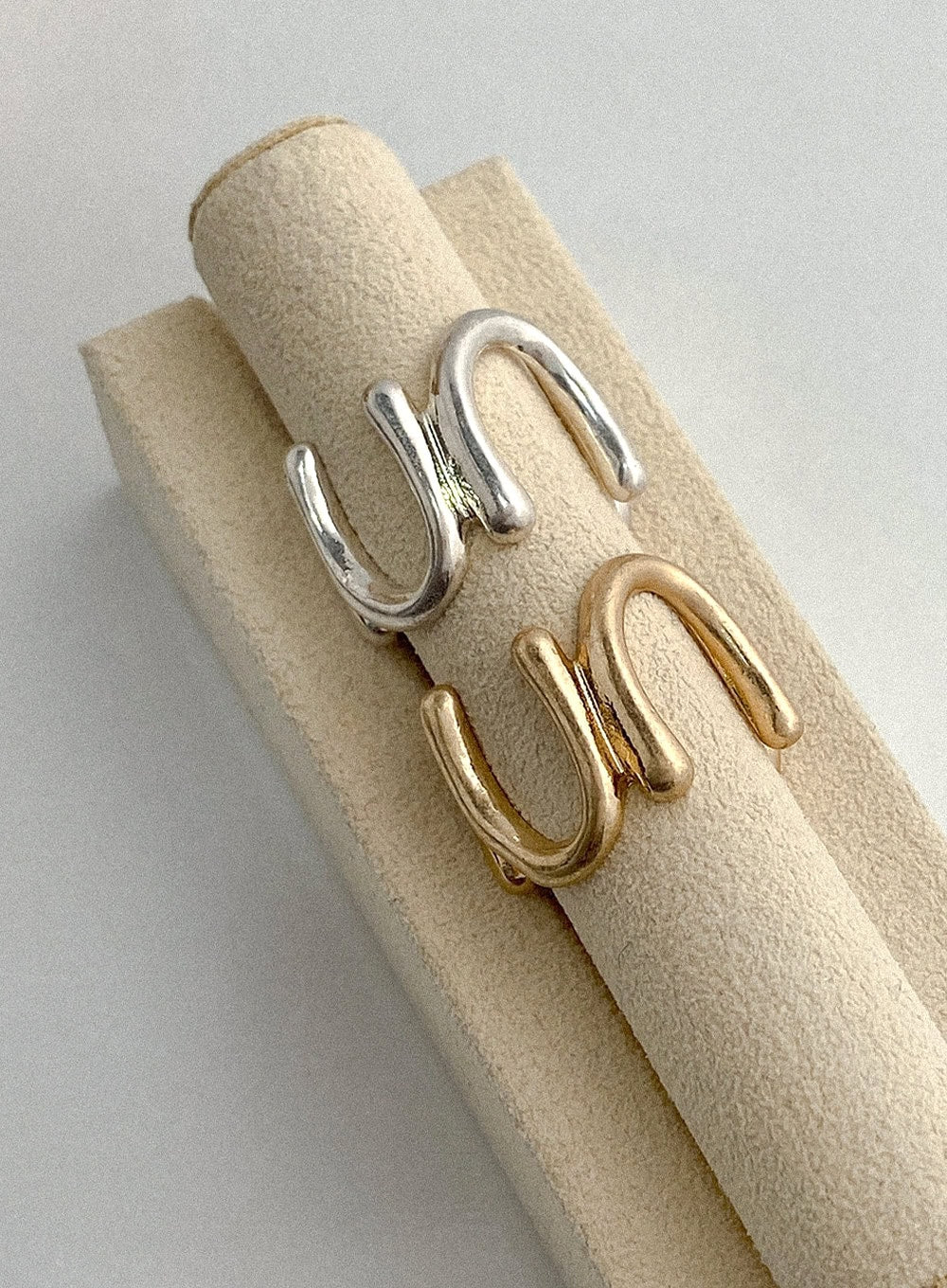 Orwell Bold Curve Ring IA524