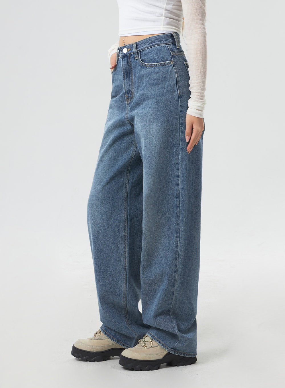 Wide Leg Mid-Wash Jeans CM331