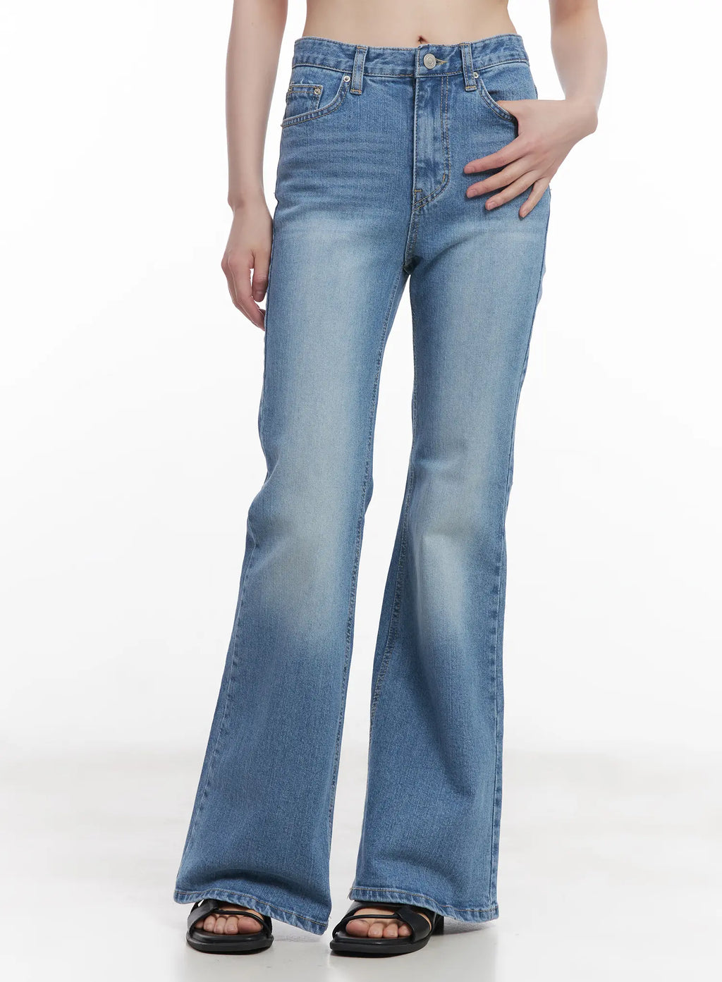Wonyoung Slim-Fit Flared Jeans CU520