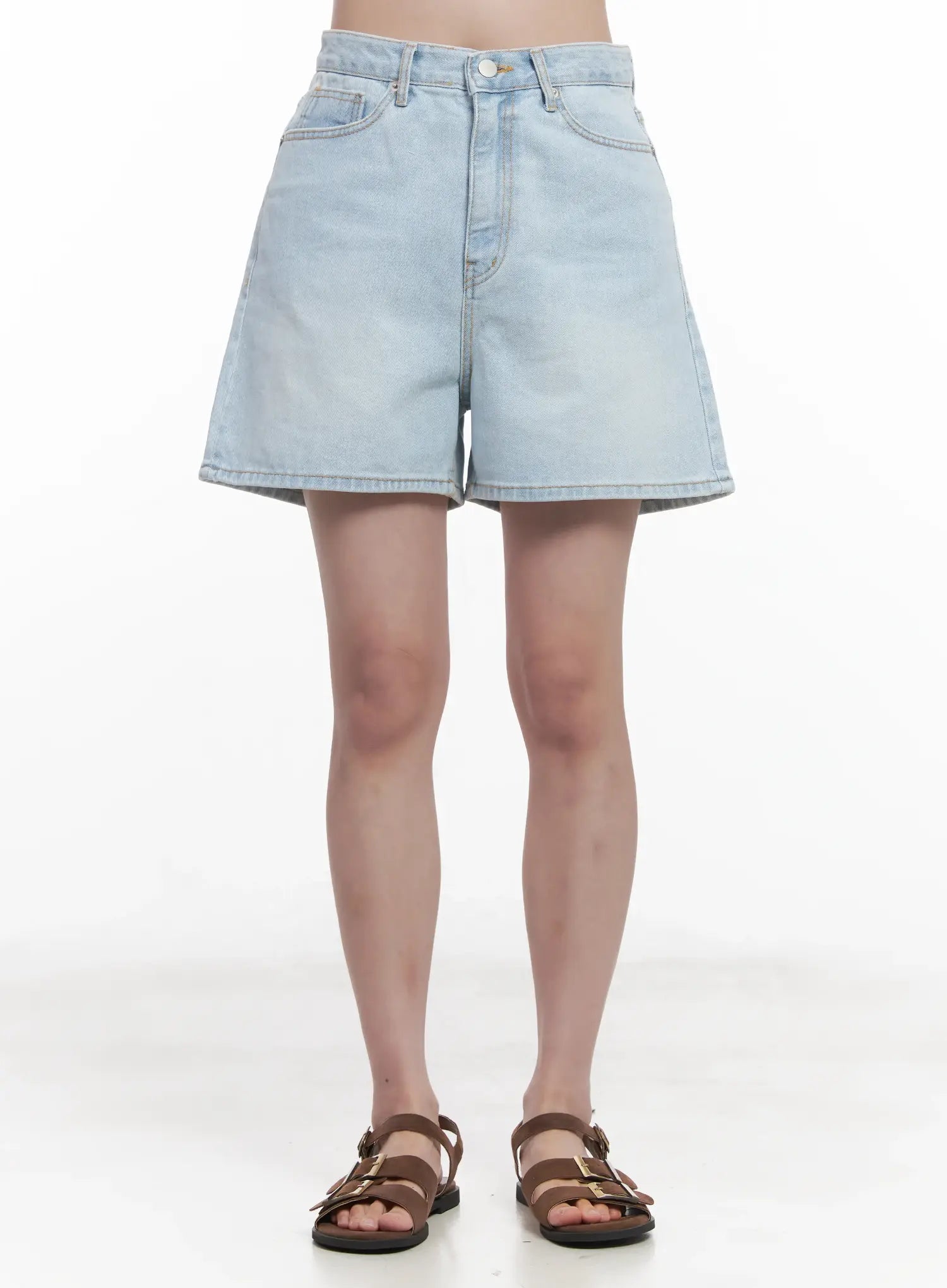 Light Wash Wide-Fit Jorts CU523