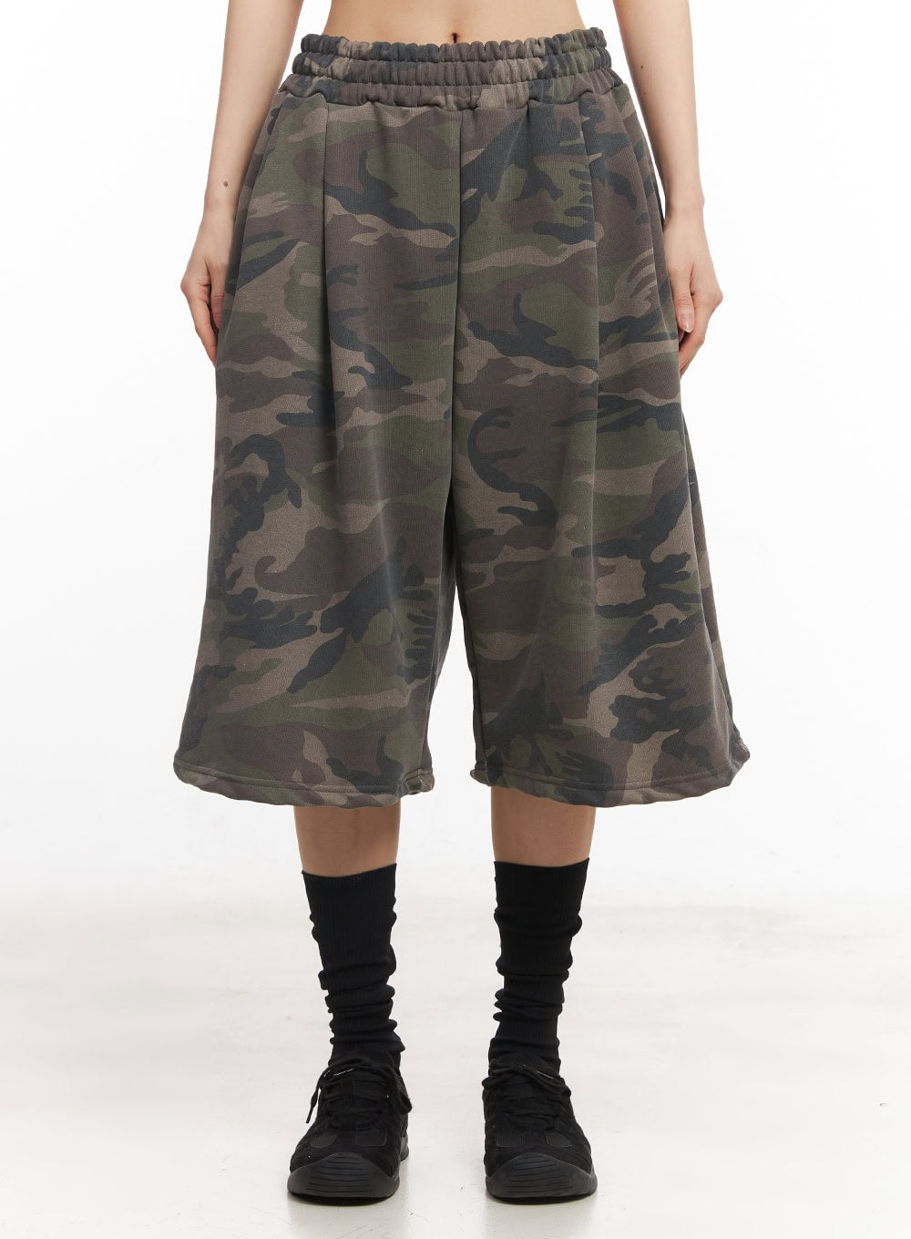 Camo Pintuck Oversize Sweatshorts IY529