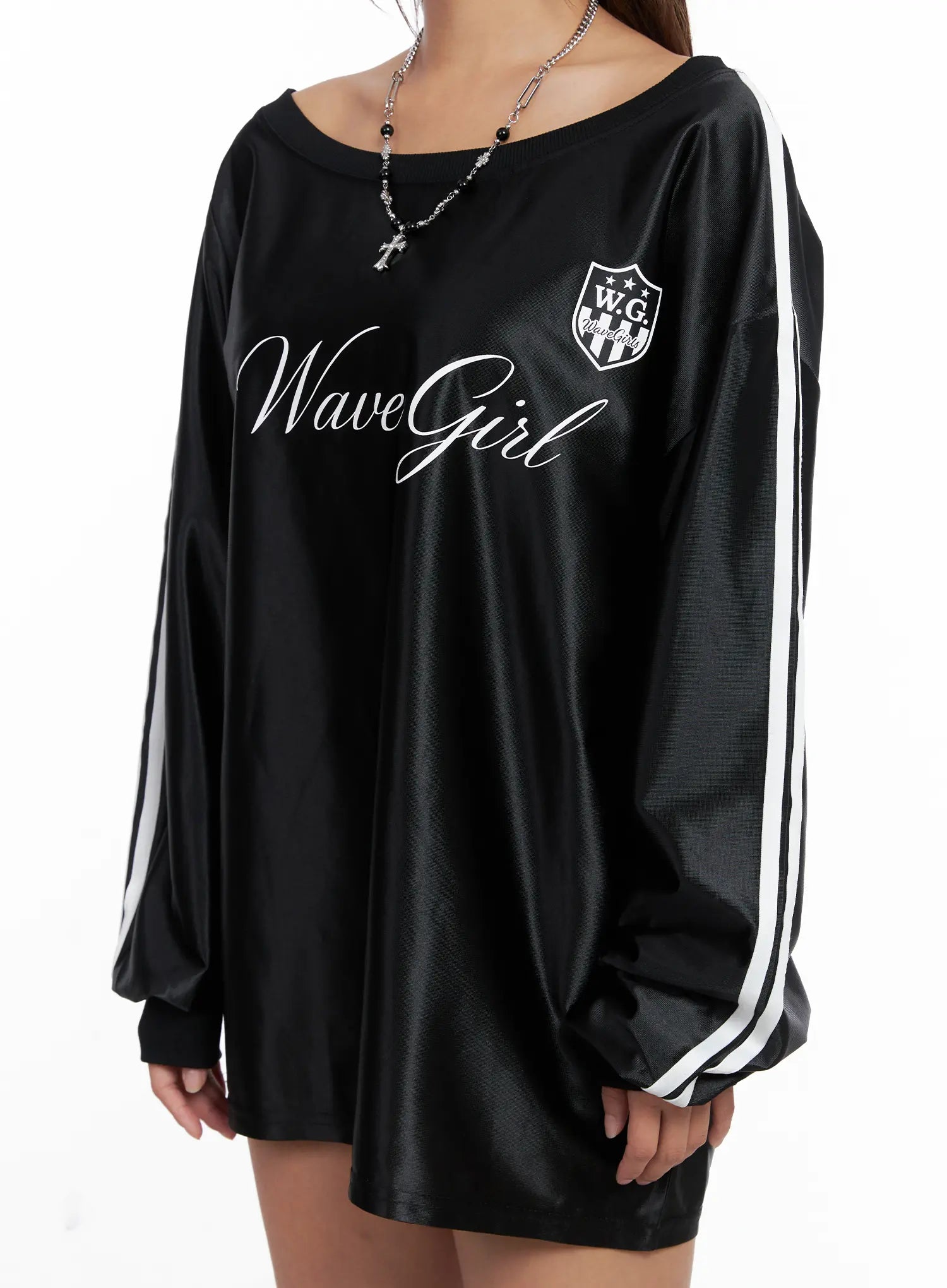 Oversized Off-Shoulder Graphic Long Sleeve CS522