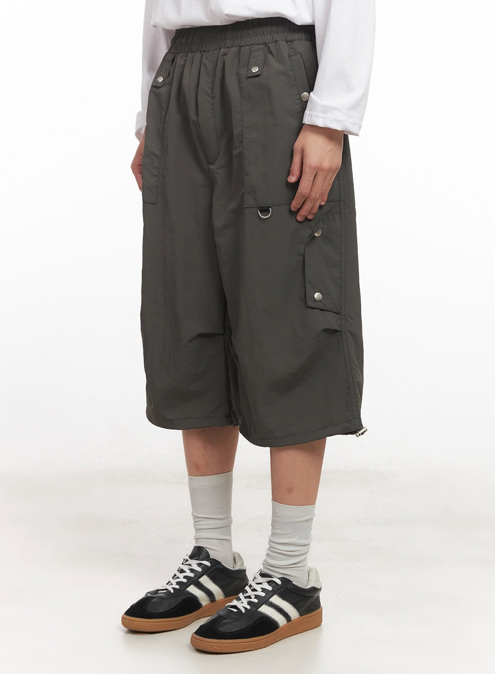 Men's Nylon Pocketed Wide-Fit Shorts IA510