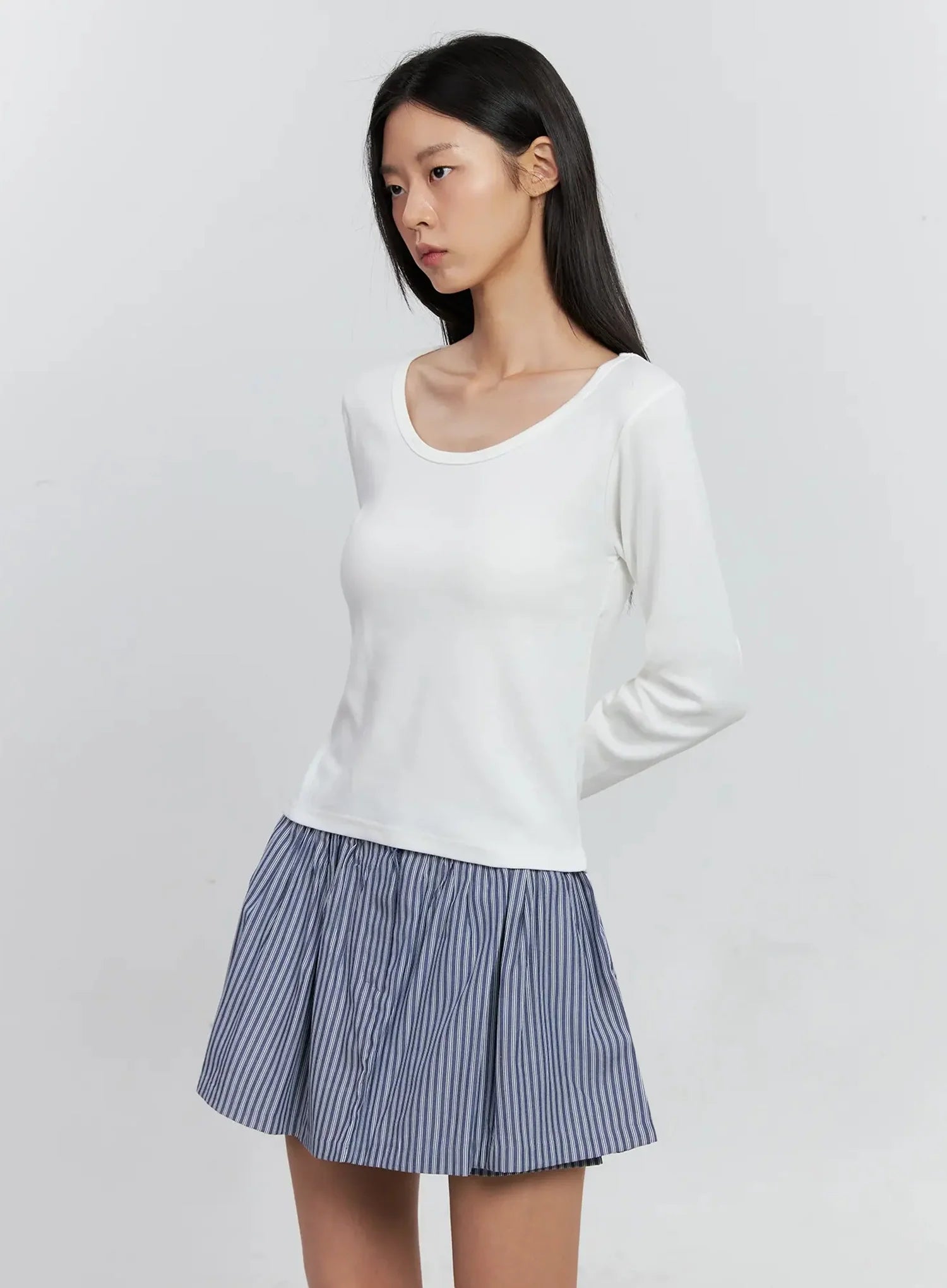 Round-Neck Long Sleeve Top IS515