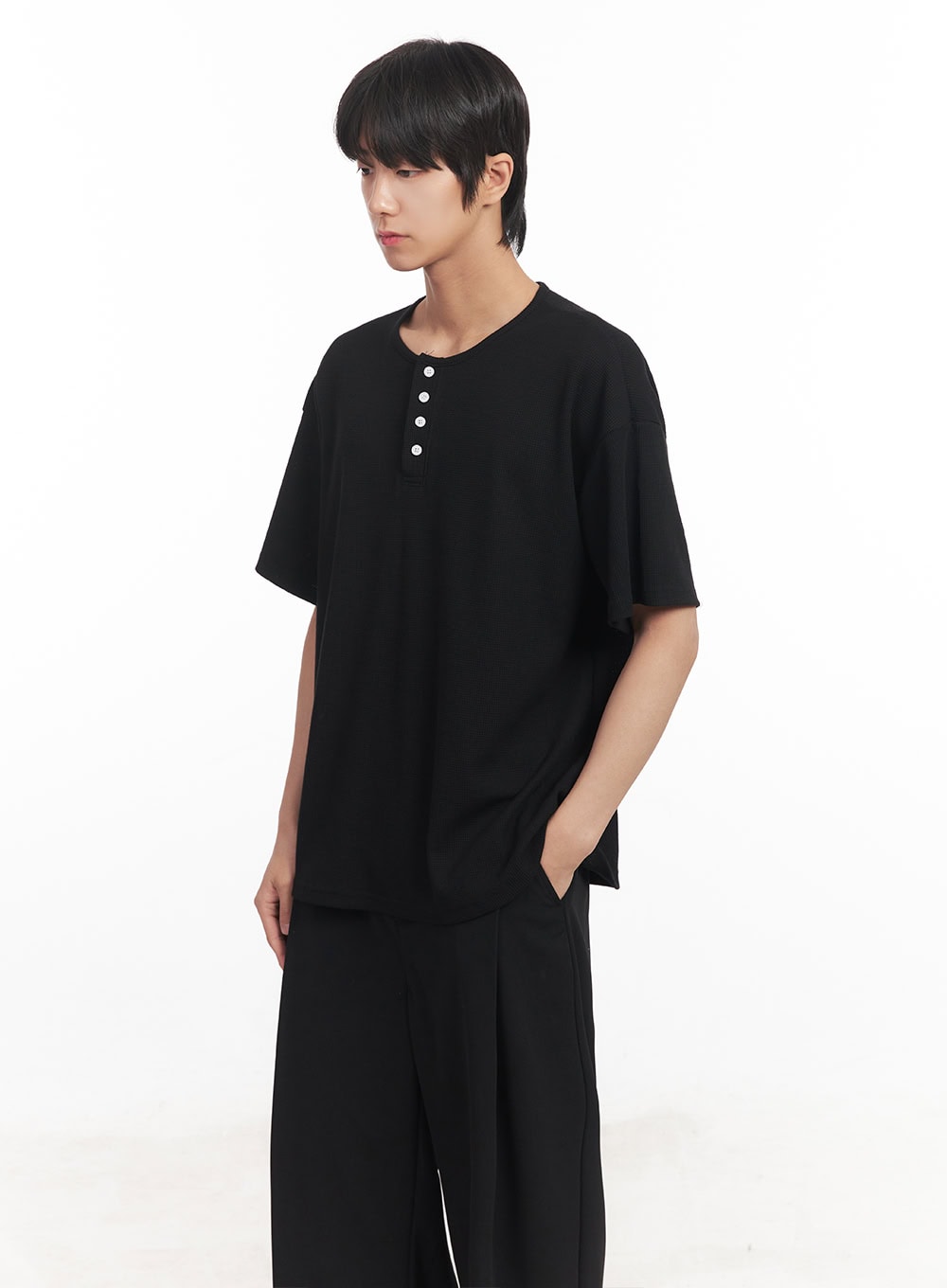 Men's Henley Neck Relaxed-Fit T-Shirt IA510