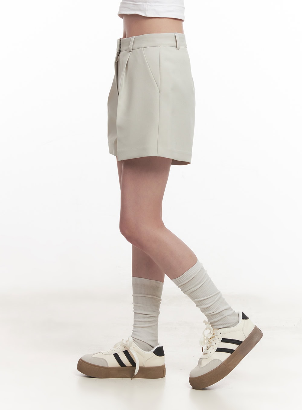 Wide-Fit Pintuck Shorts CA510