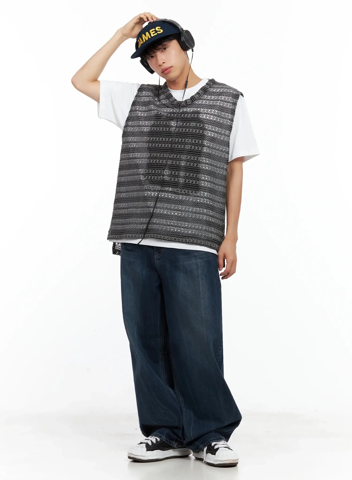 Men's Striped Knit V-Neck Vest IL516
