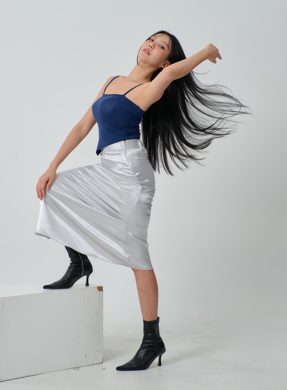 Thin Strap Cropped Top IJ320