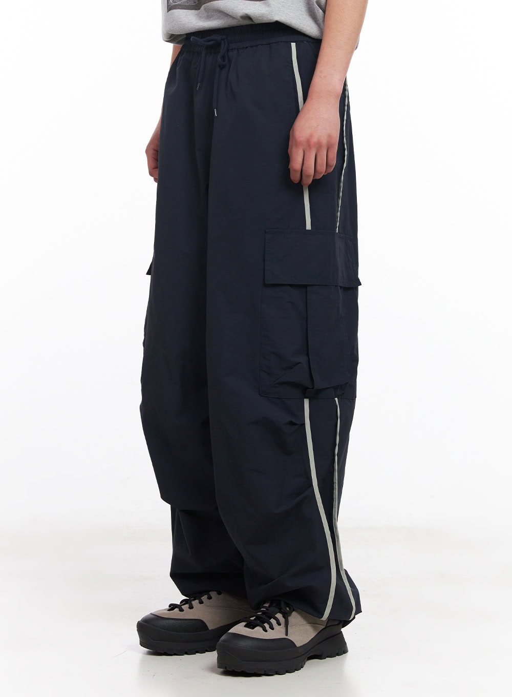 Men's Cargo Balloon-Fit Windbreaker Pants (Dark blue) IU512