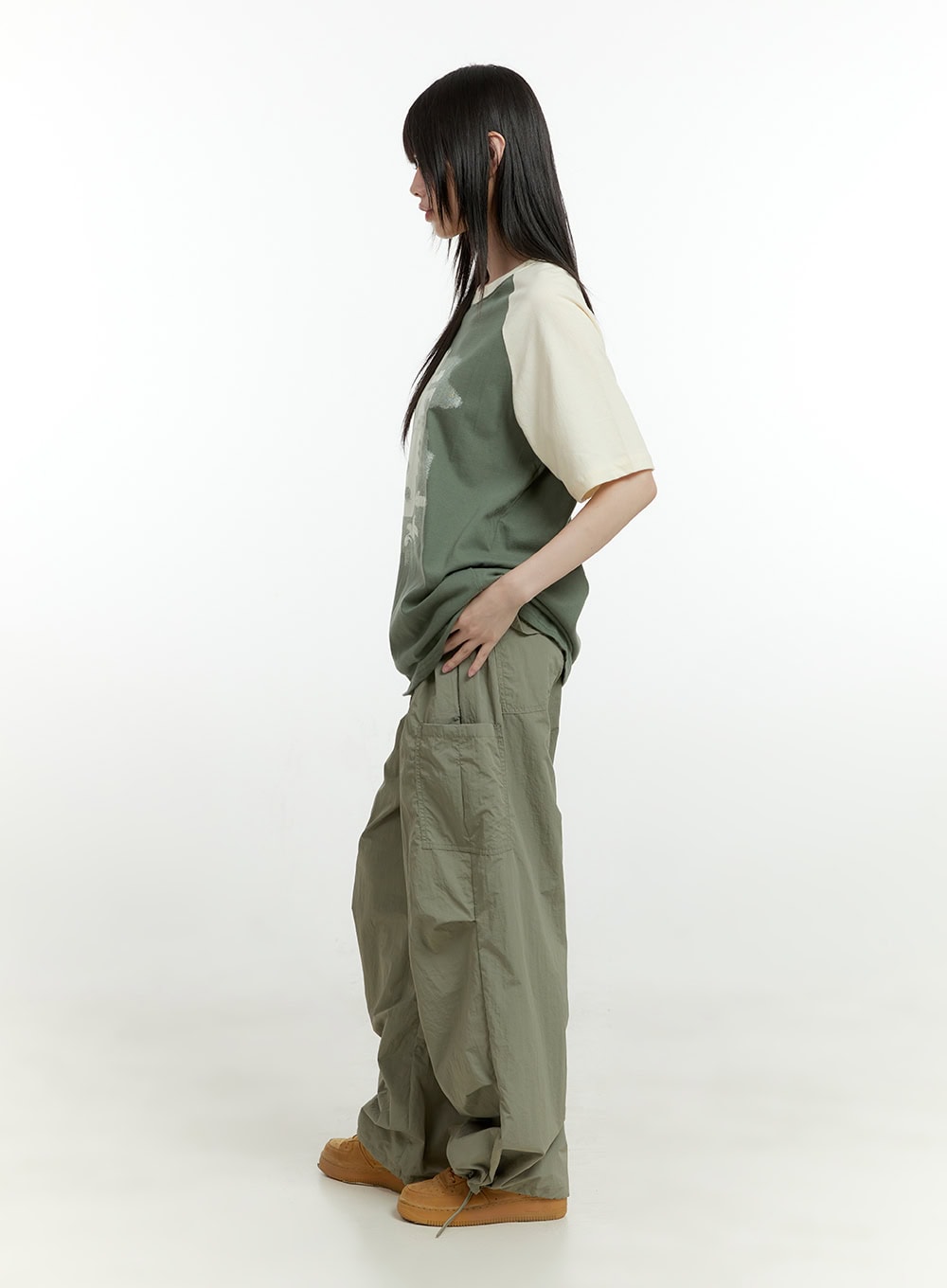 Wide Fit Nylon Banded Pants CG402