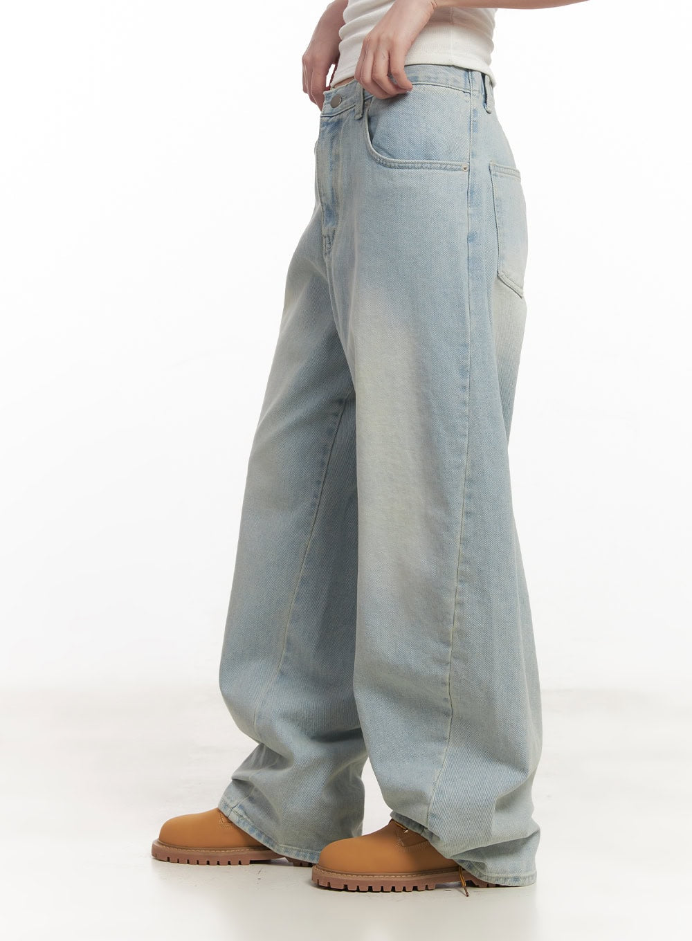 Alia Washed Wide-Leg Jeans CA518
