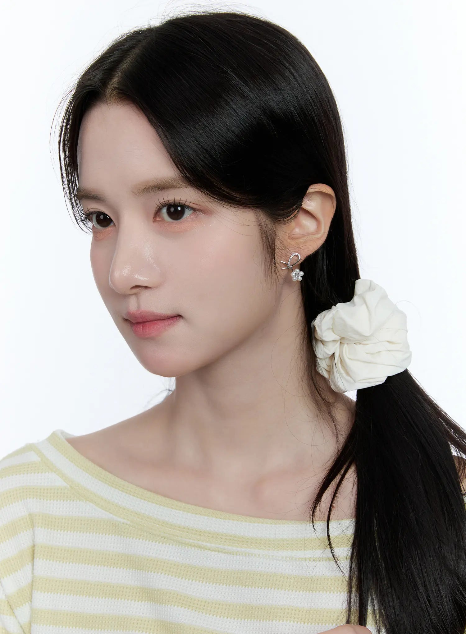 Petal-Shaped Lustrous Bead Earrings CC0608