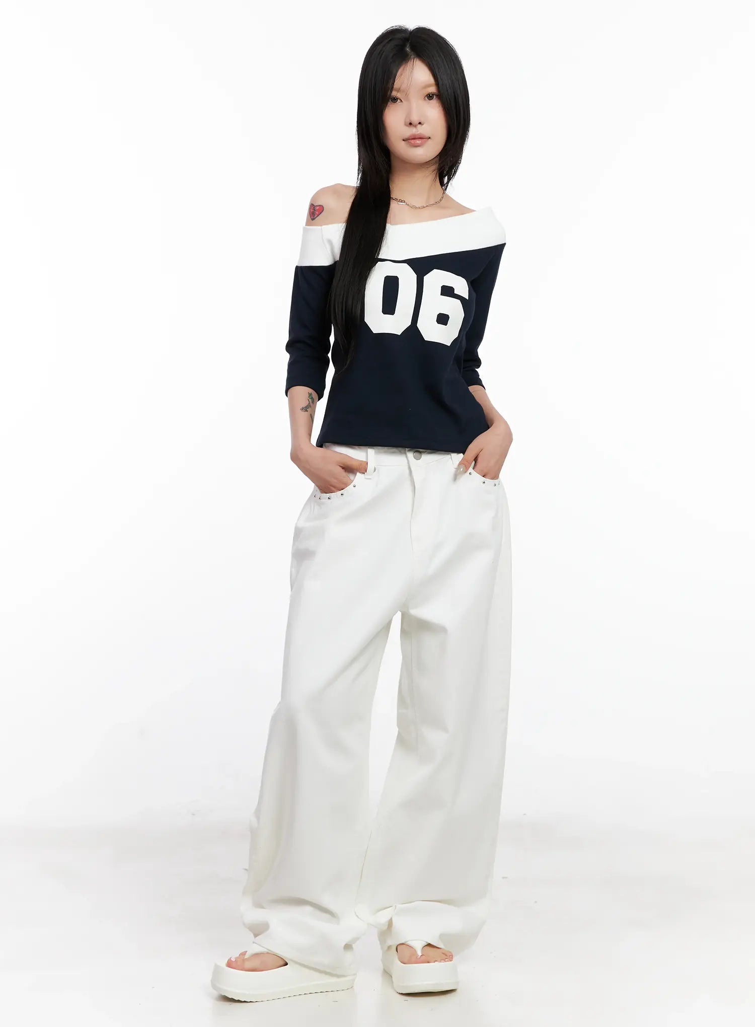 Contrast Number Off-Shoulder Tee CL525