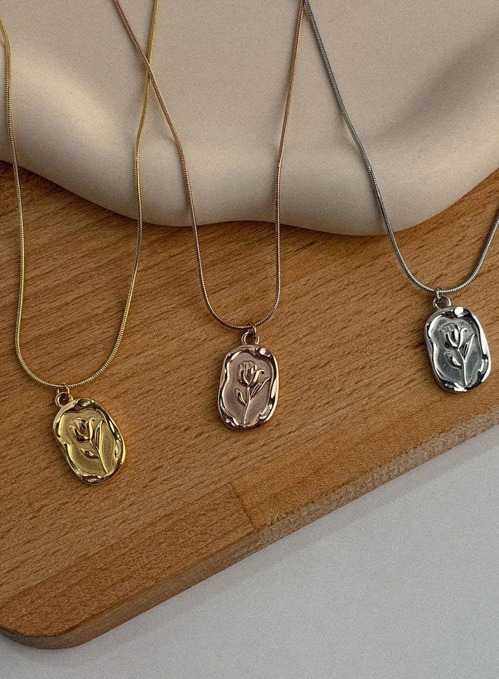 Flower Shilling Necklace IL405