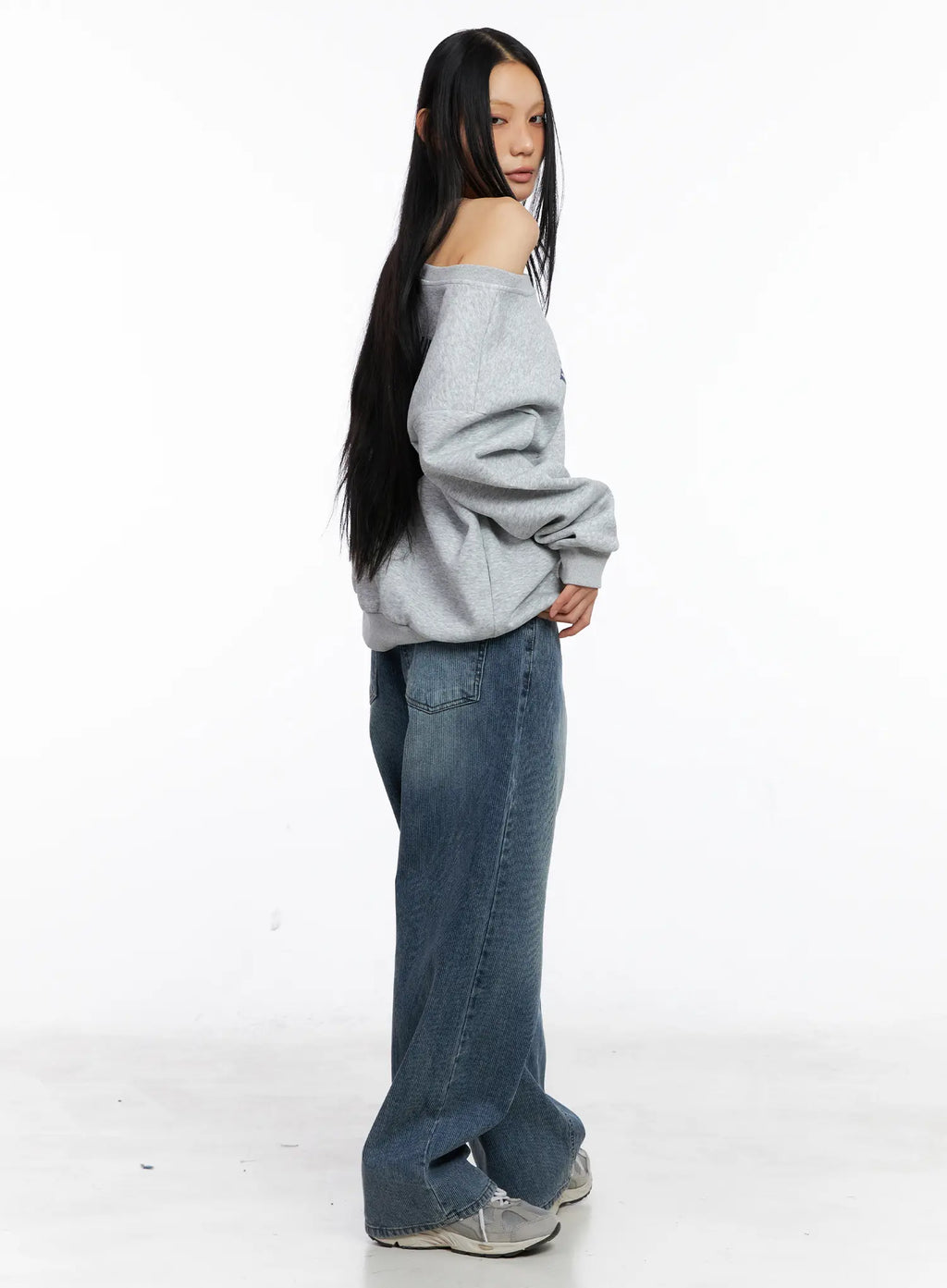 One-Shoulder Graphic Lettering Sweatshirt CS509