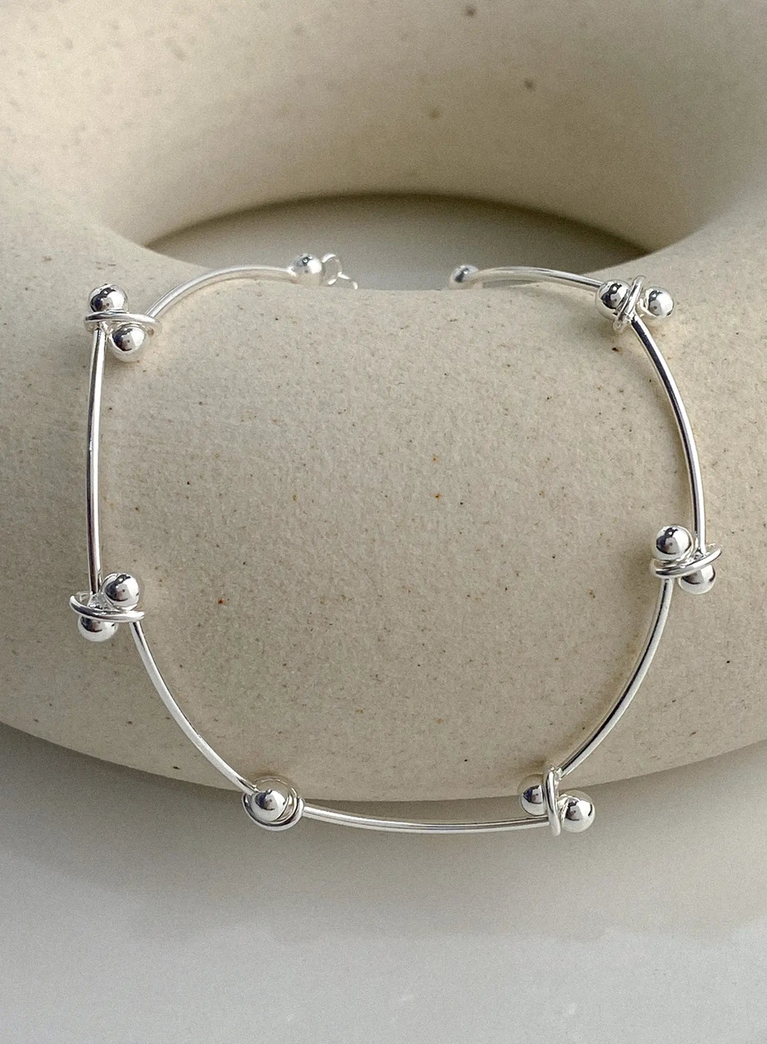 Duras Bead Curve Stick Bracelet IU506