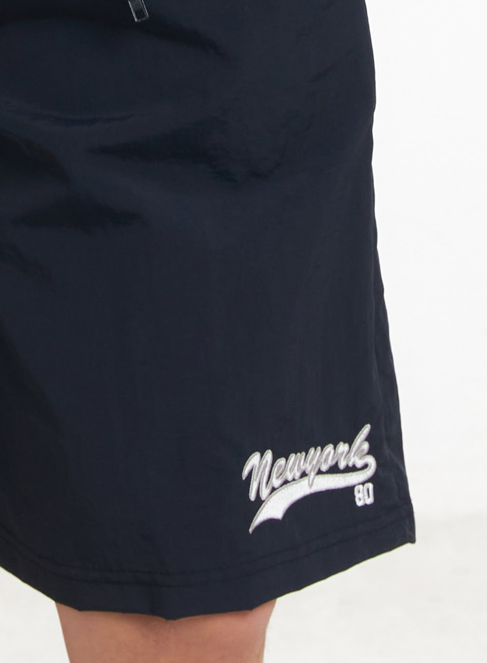 Men's New York Graphic Wide-Fit Shorts IA518