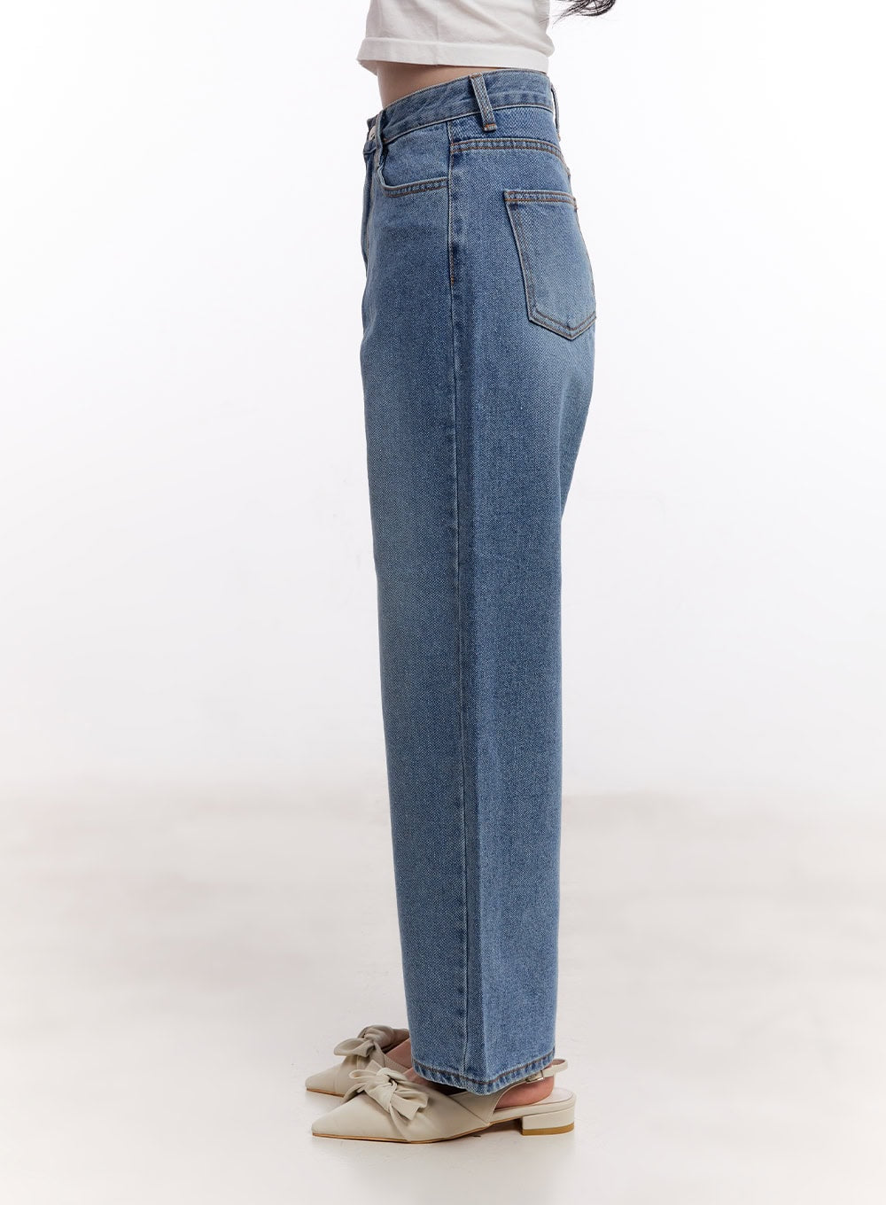 Jamie Comfy Straight-Fit Jeans CM526