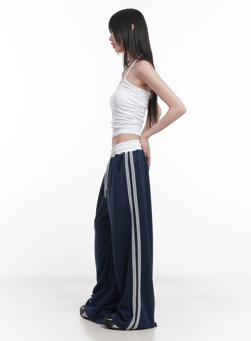 Slim-Fit Halter Cami CU506