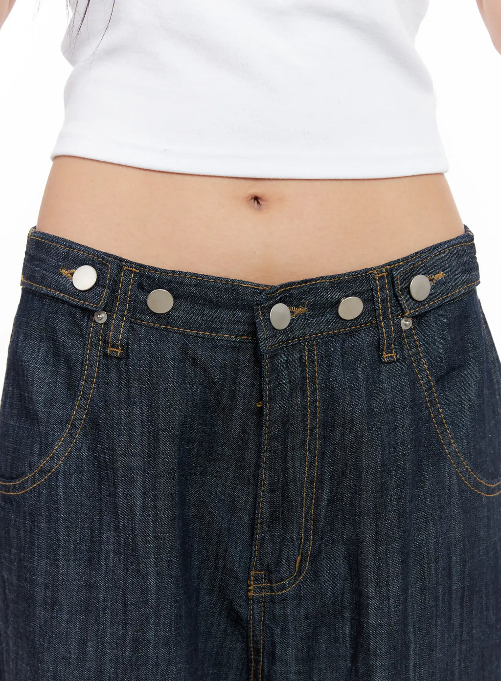 Saebi Button-Detail Jeans CL528