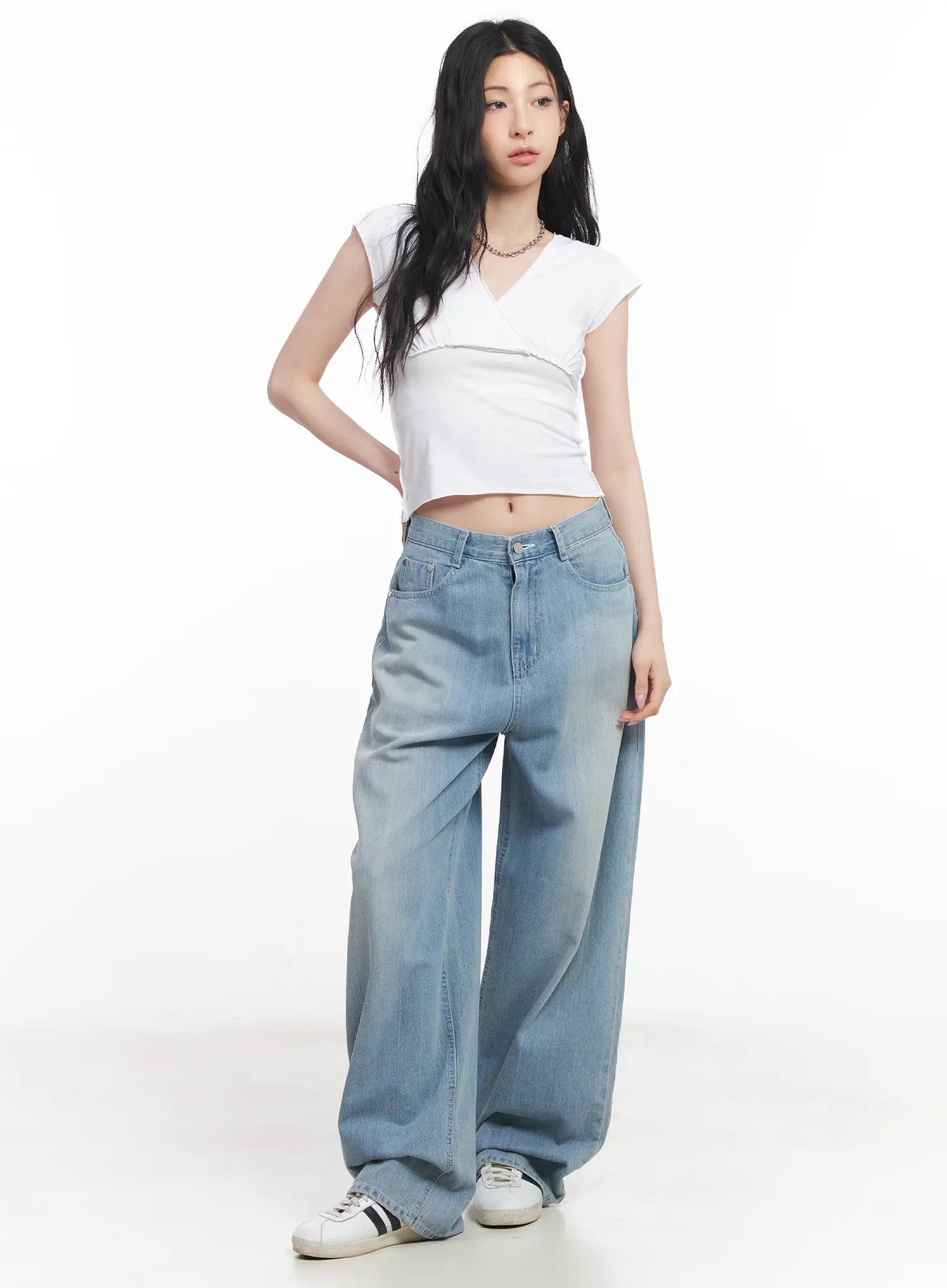 V-Neck Cropped Tee CU511