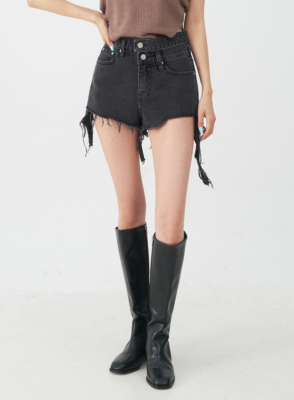 Double Buttoned Distressed Black Shorts IJ23
