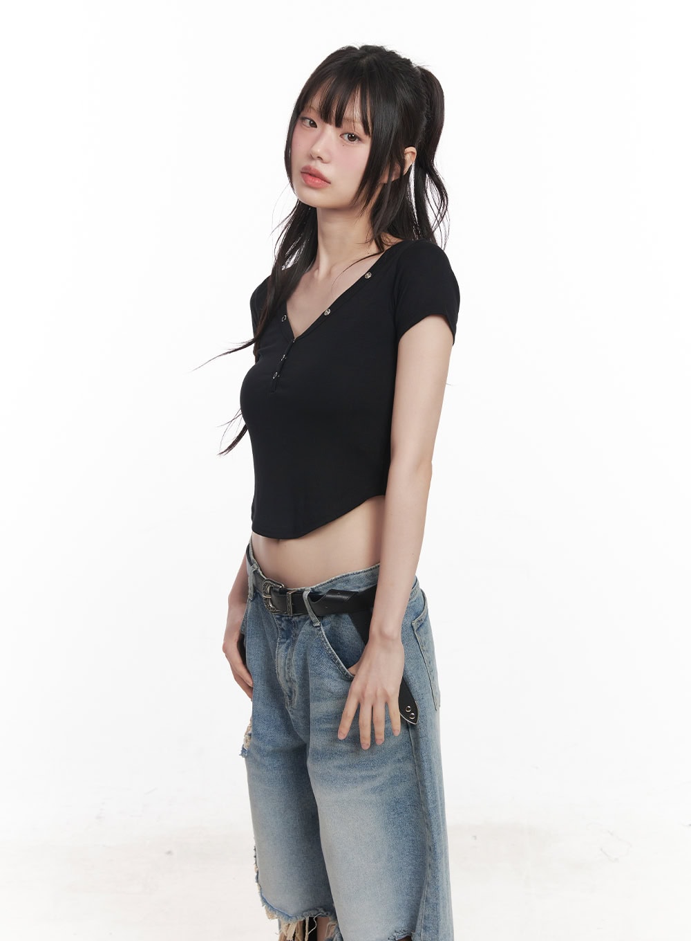 Slim-Fit V-Neck Buttoned Top CY520