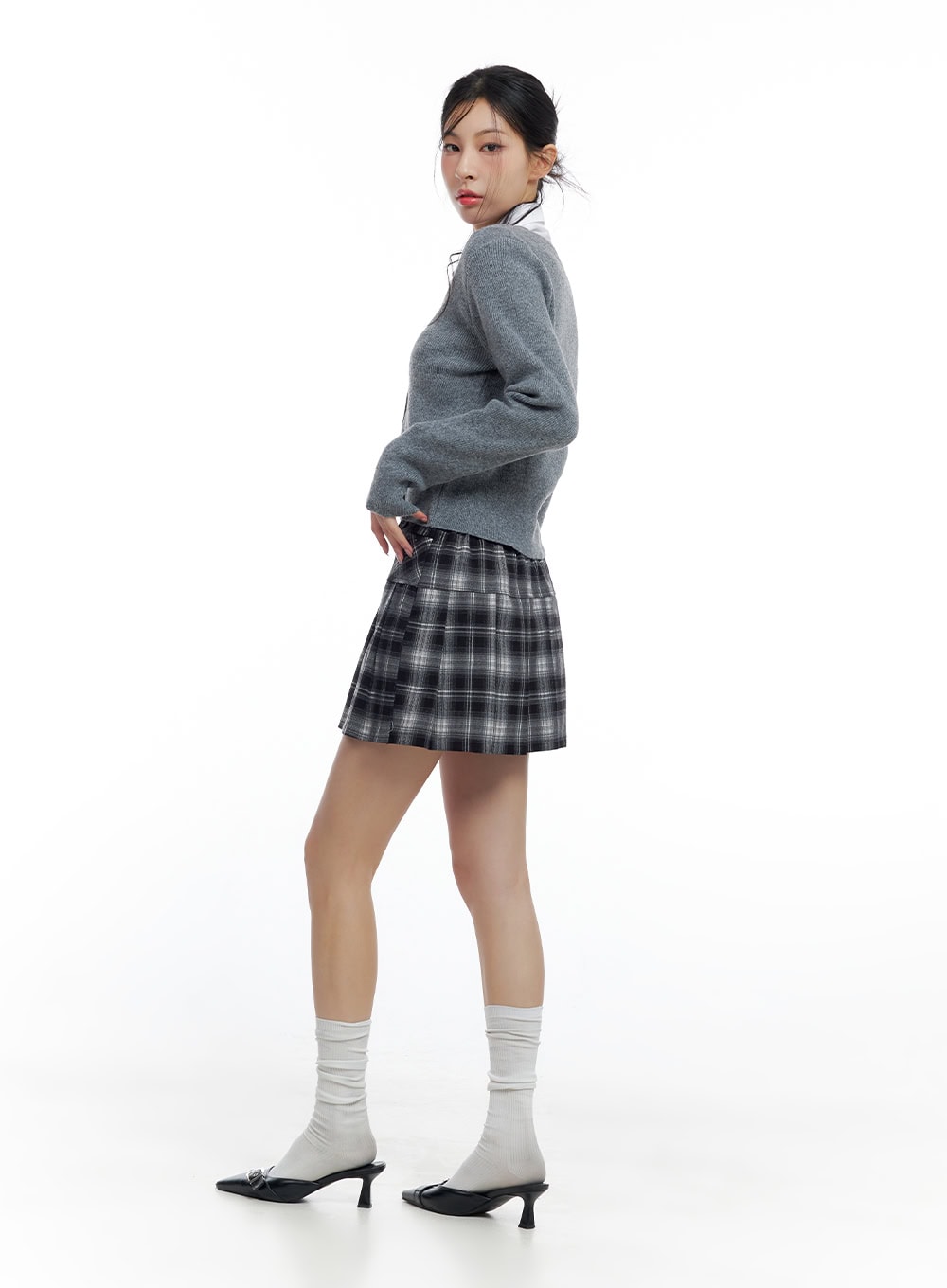 V-Neck Buttoned Cardigan CO426