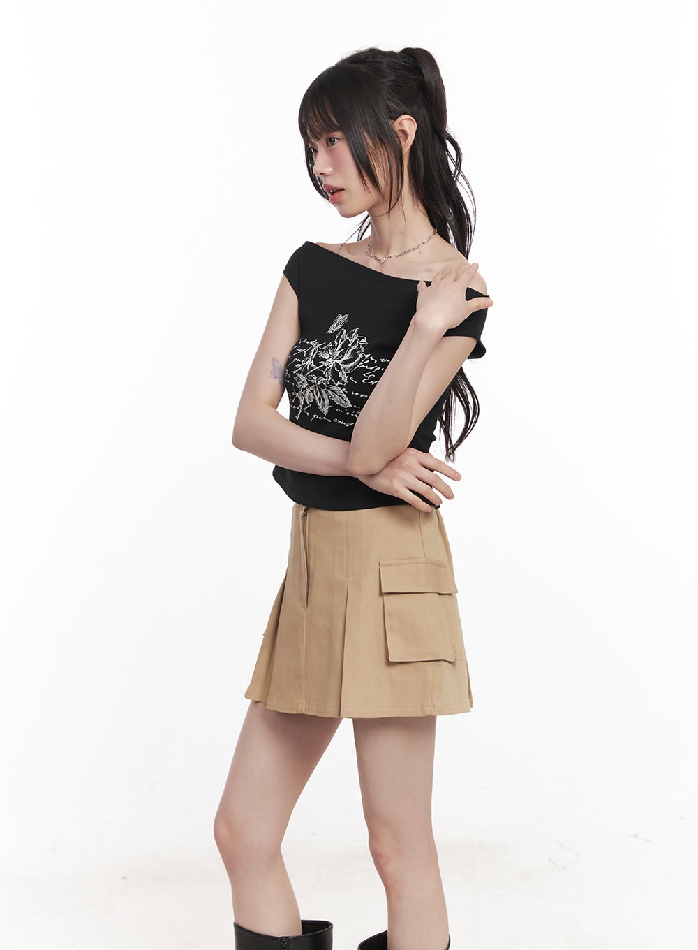 Graphic Print Off-Shoulder Crop Top CY520