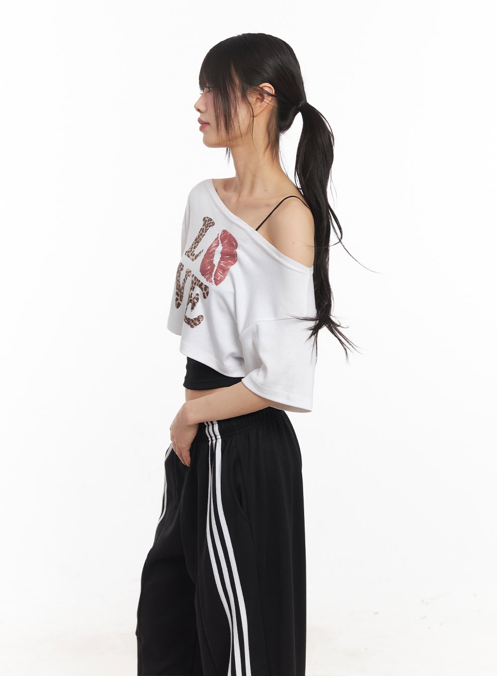 One-Shoulder Leopard Graphic Crop Top CA523