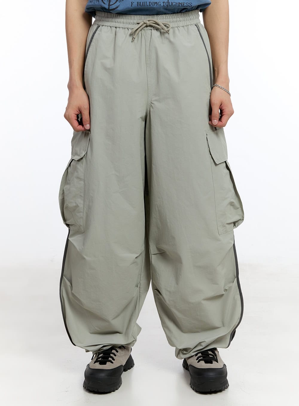 Men's Cargo Balloon-Fit Windbreaker Pants IY530