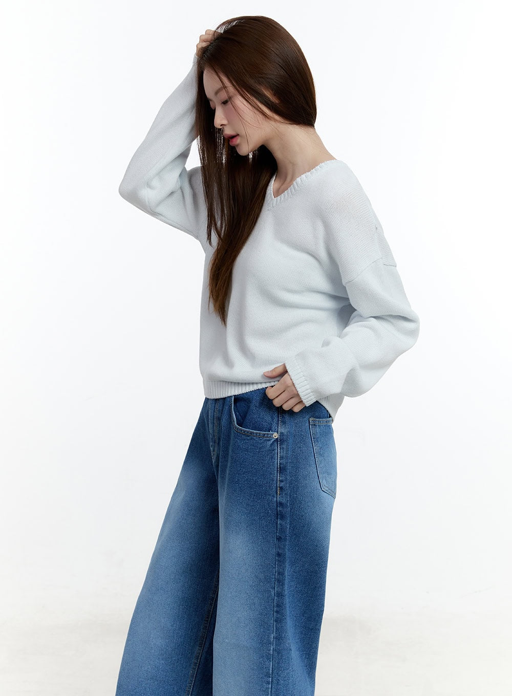 Cozy Relaxed-Fit V-Neck Sweater  CM521