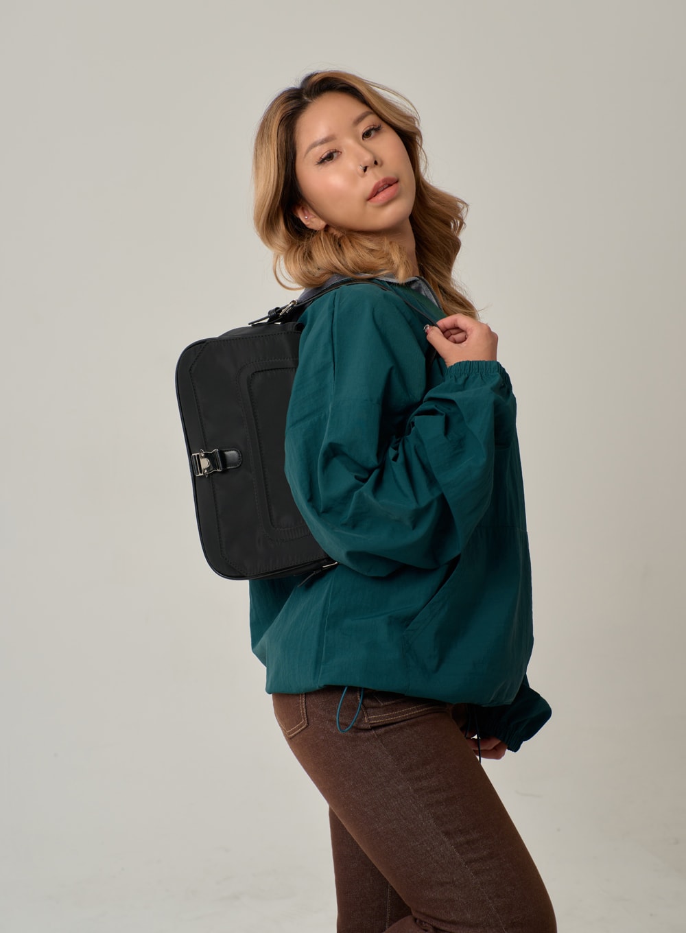 V-Neck Patch Sweatshirt IN22