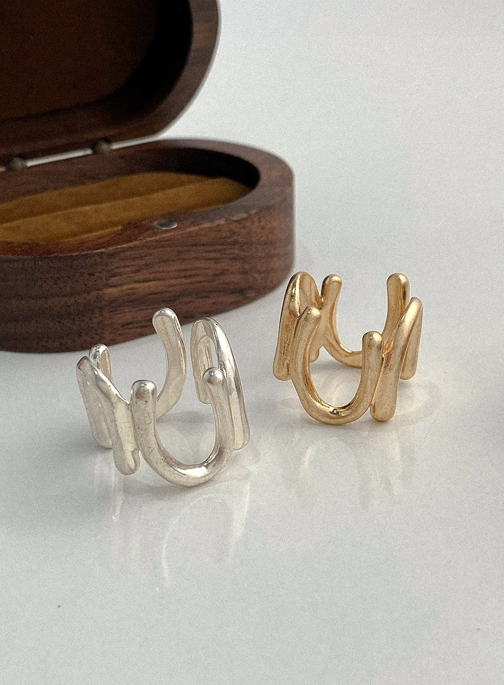 Orwell Bold Curve Ring IA524