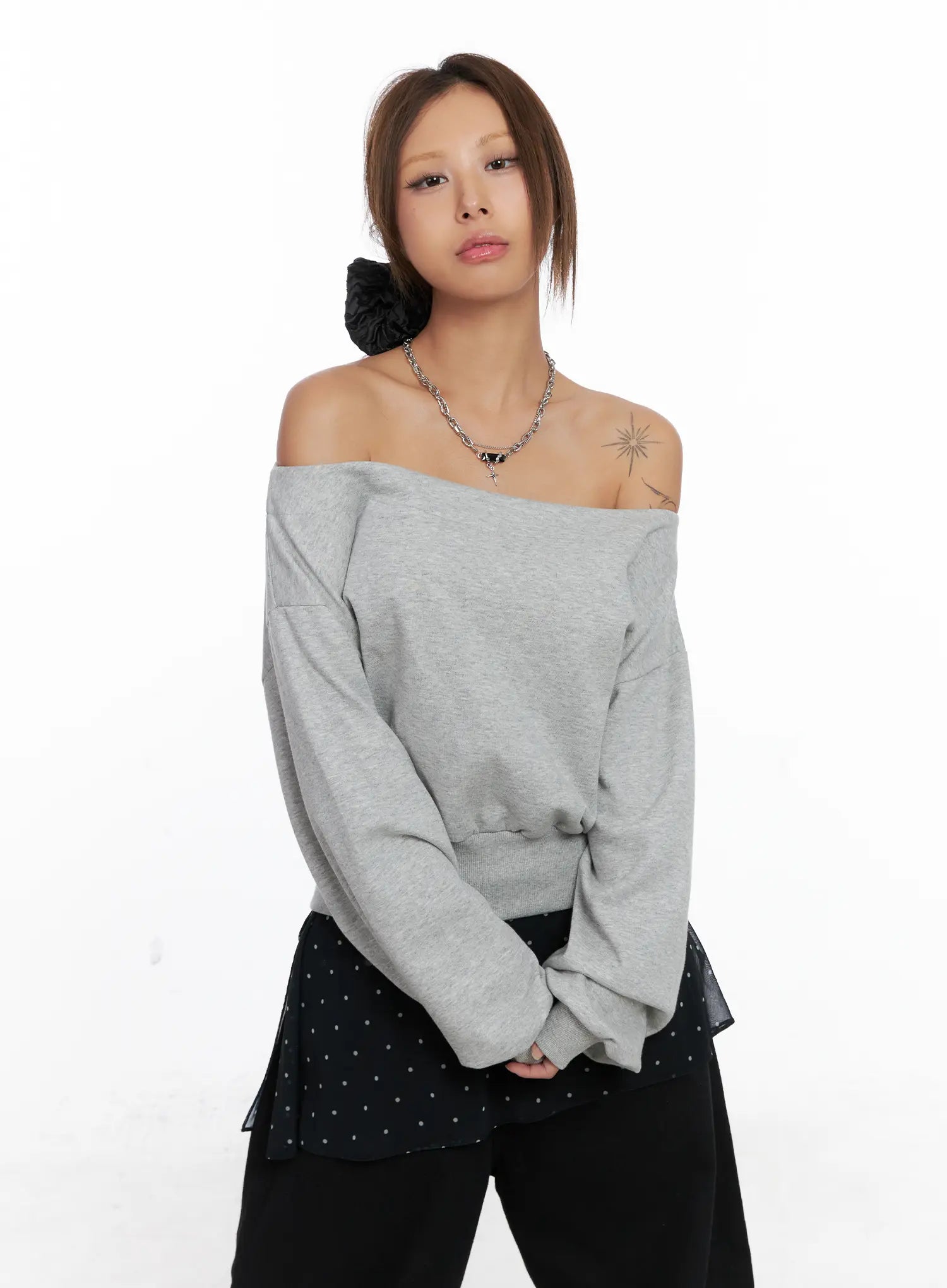 Off-Shoulder Boat Neck Sweatshirt CS524