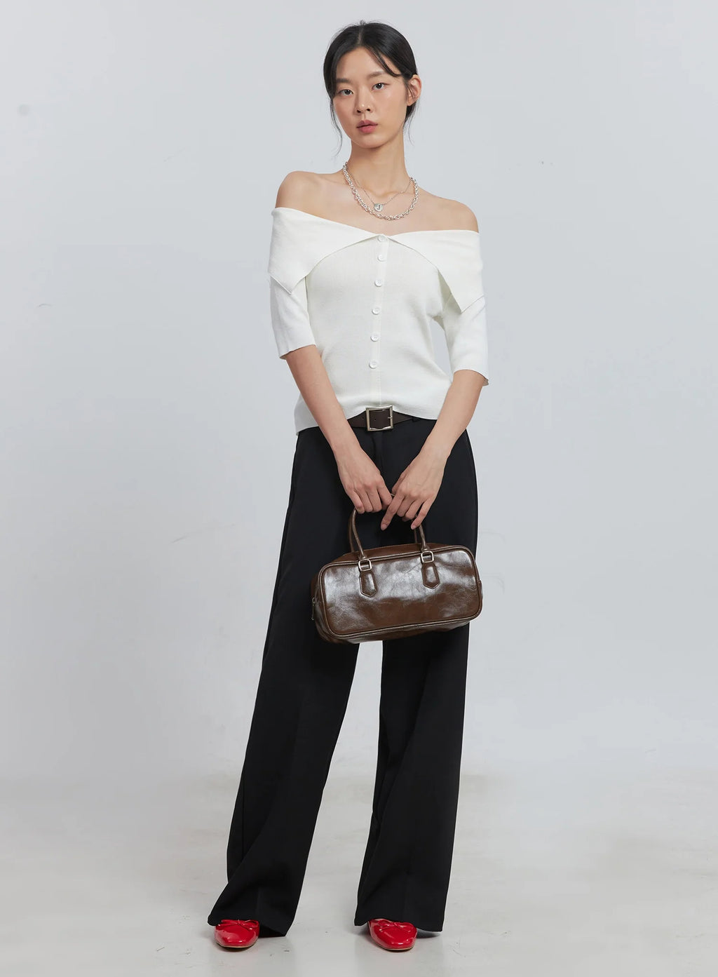 Classic Wide-Fit Slacks (Black) IU512