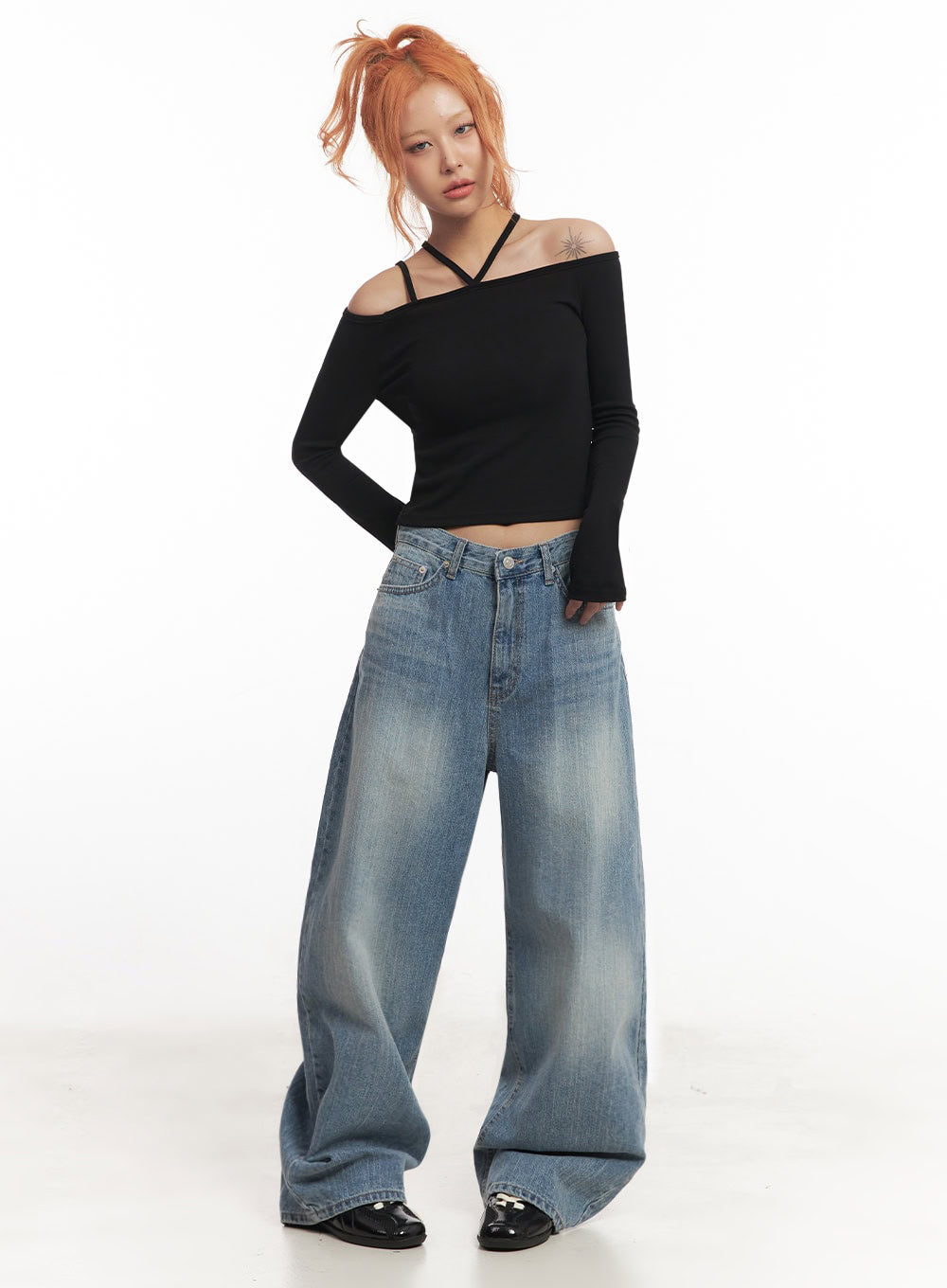 Strap Off-Shoulder Long-Sleeve Crop Top IA517