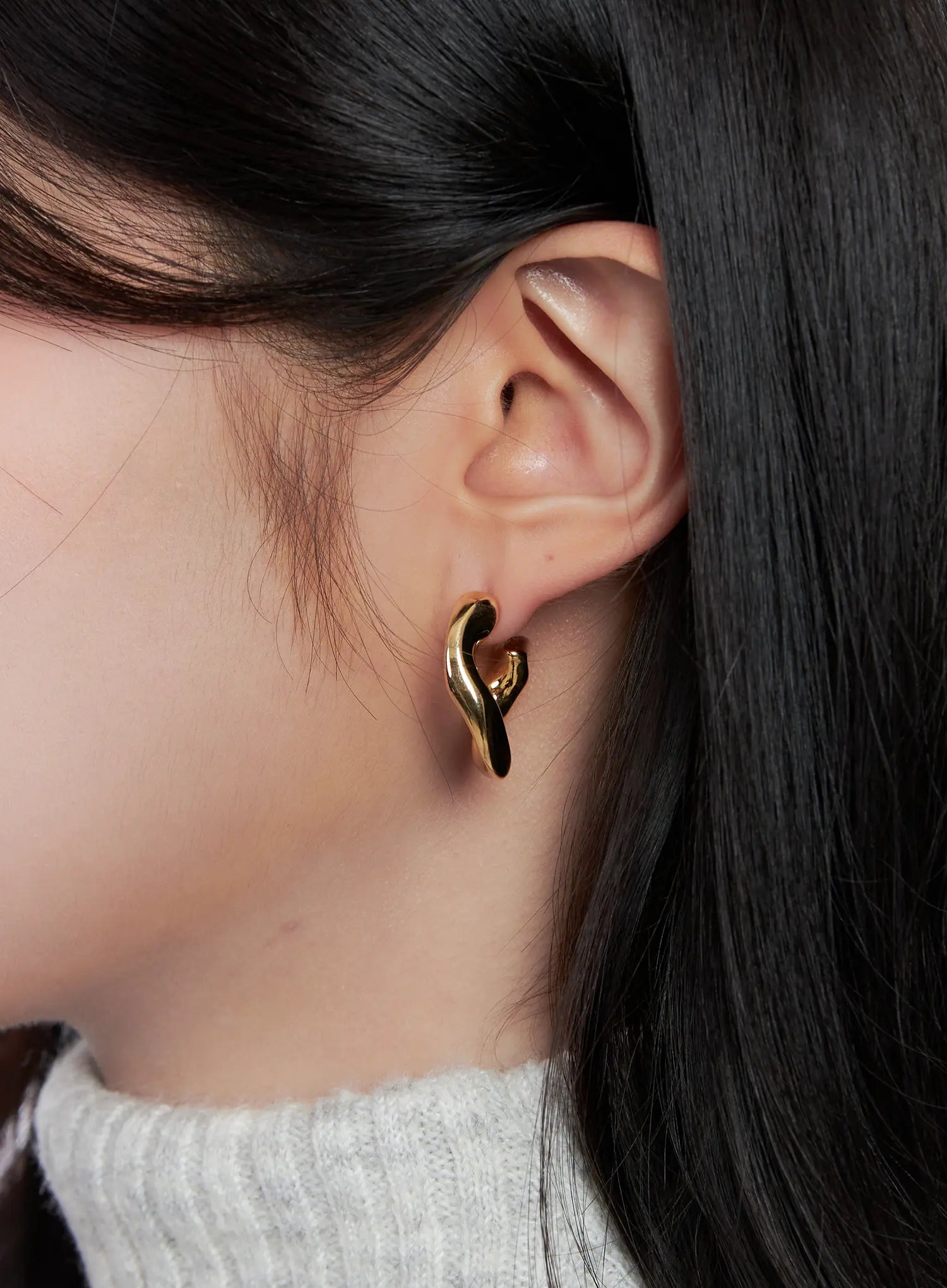 Curved Hoop Earrings CS523