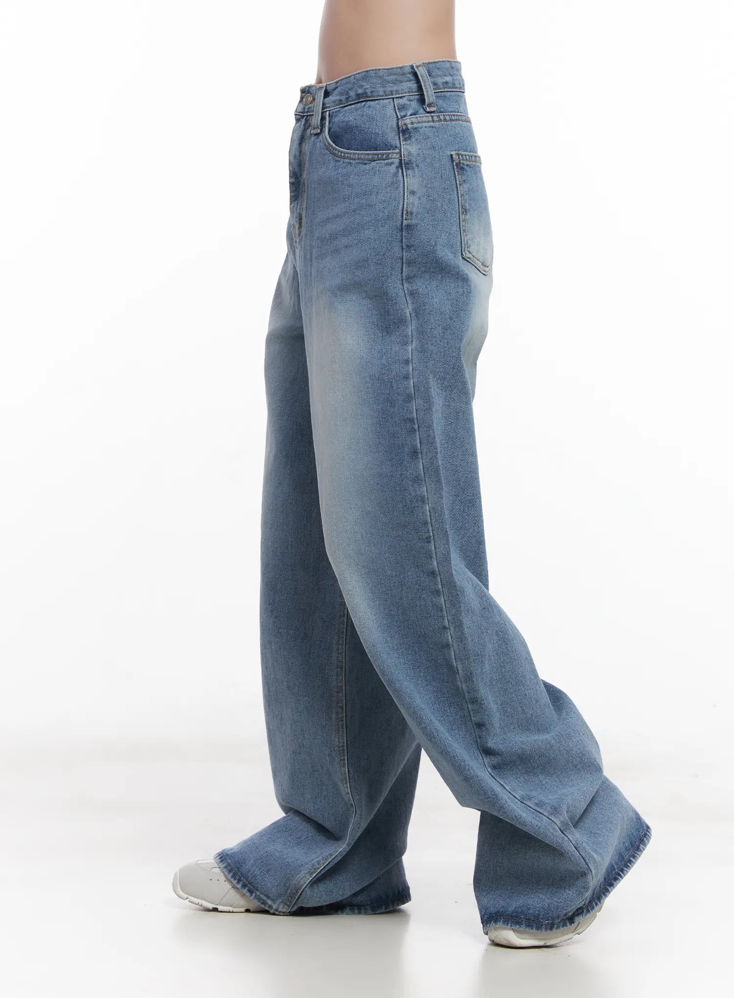 Hyorin Washed Wide-Leg Jeans CU523