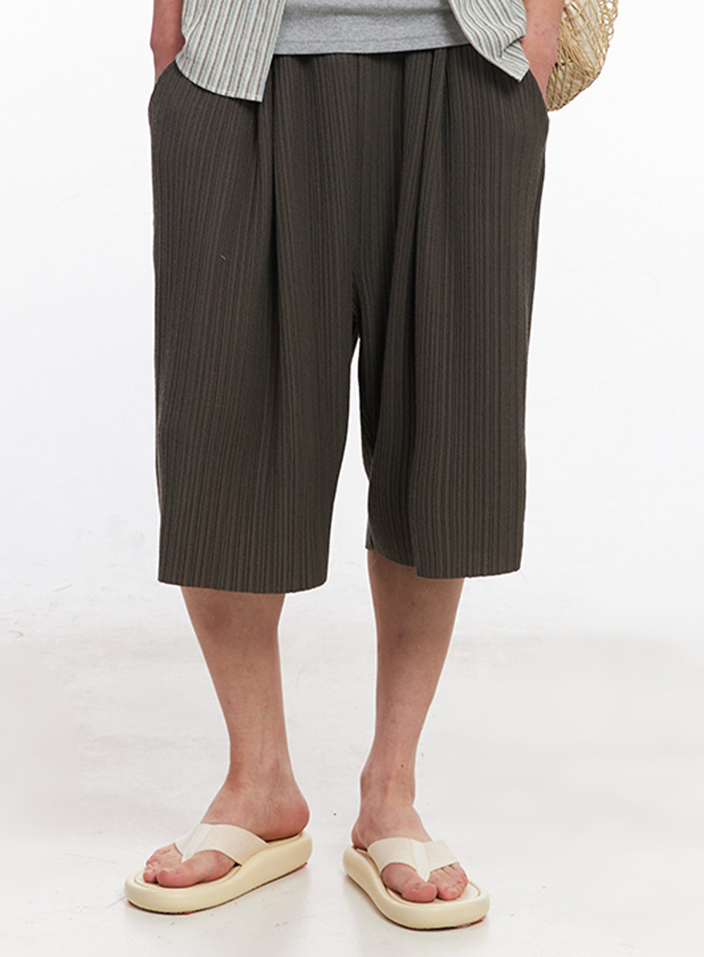 Men's Pleated Wide-Fit Shorts IU512