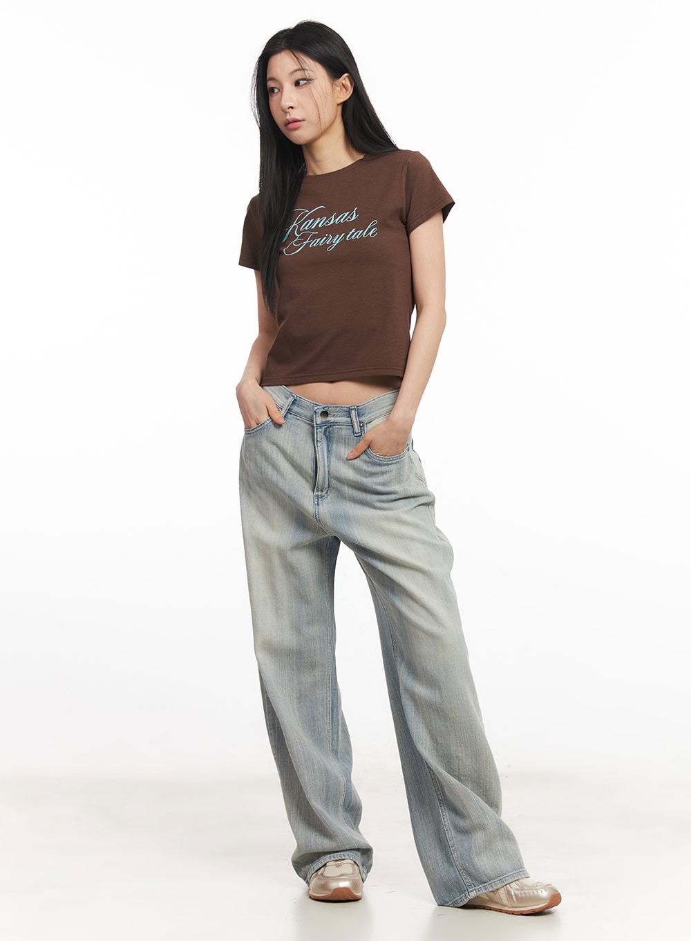 Slim-Fit Cropped Graphic Tee CA514