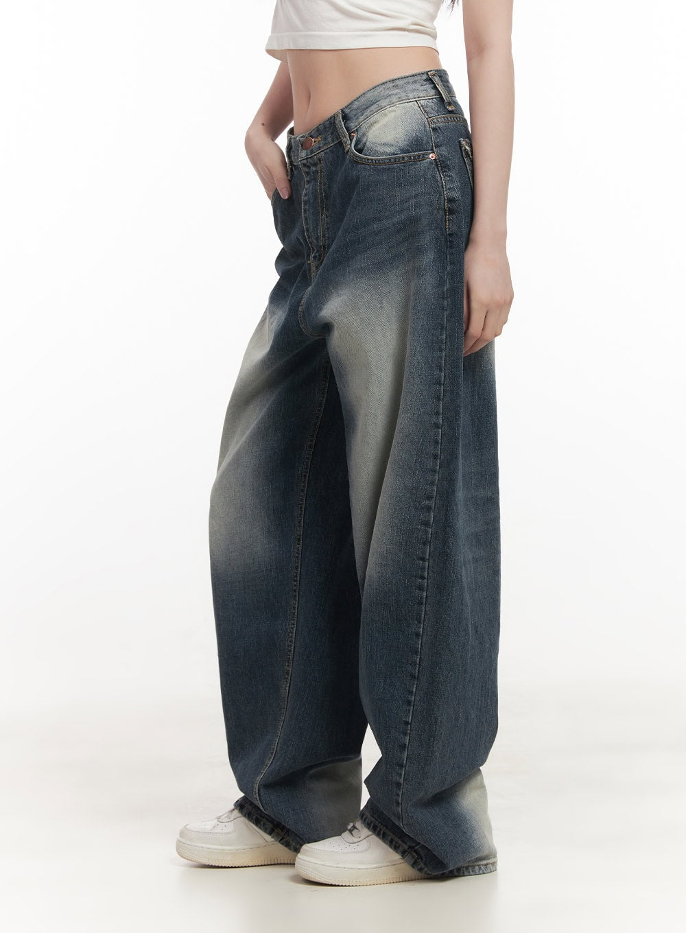 Julie Washed Baggy Jeans with Embroidered Detail CF514