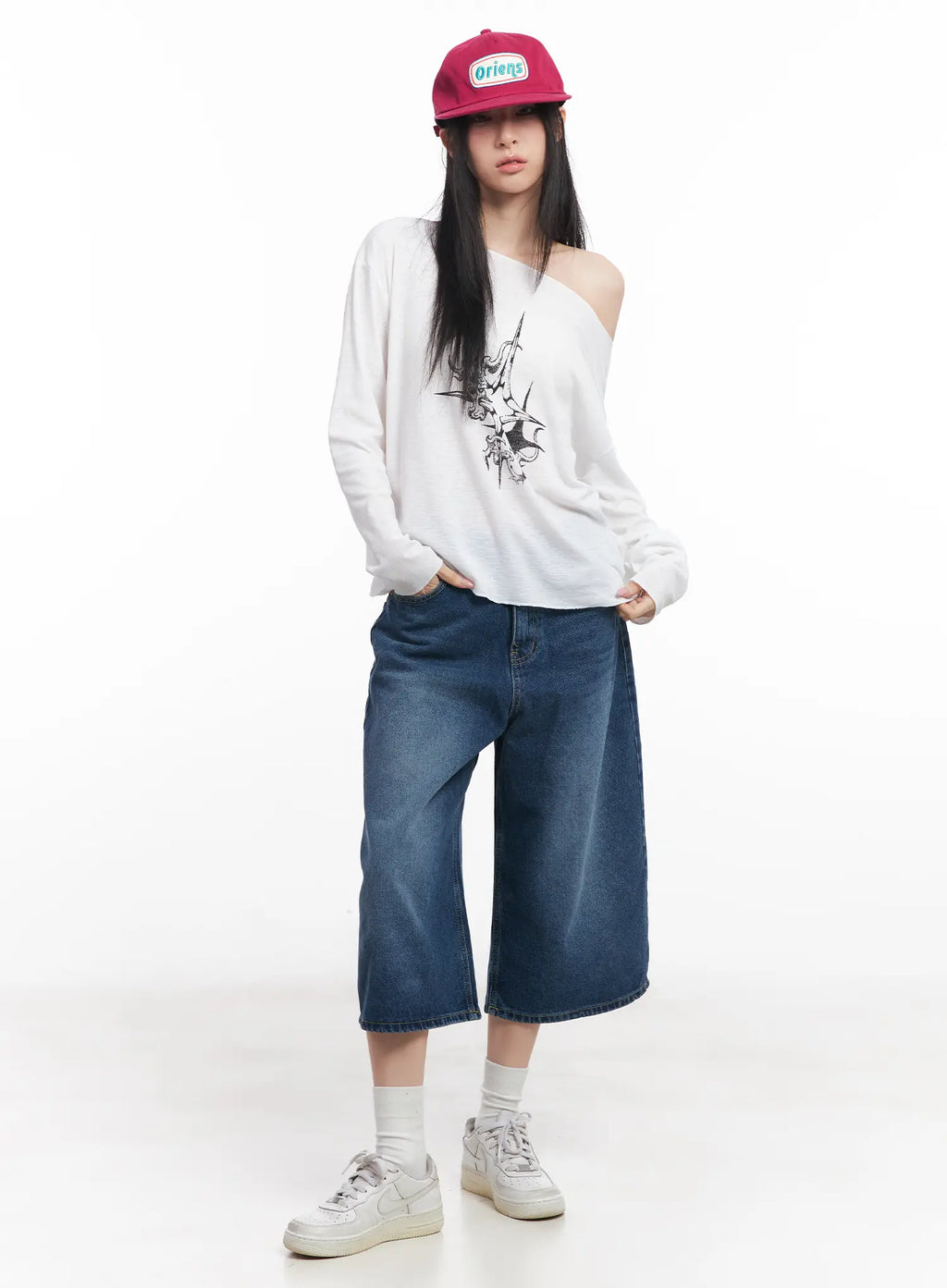 Loose-Fit Long Sleeve Graphic Top CU510